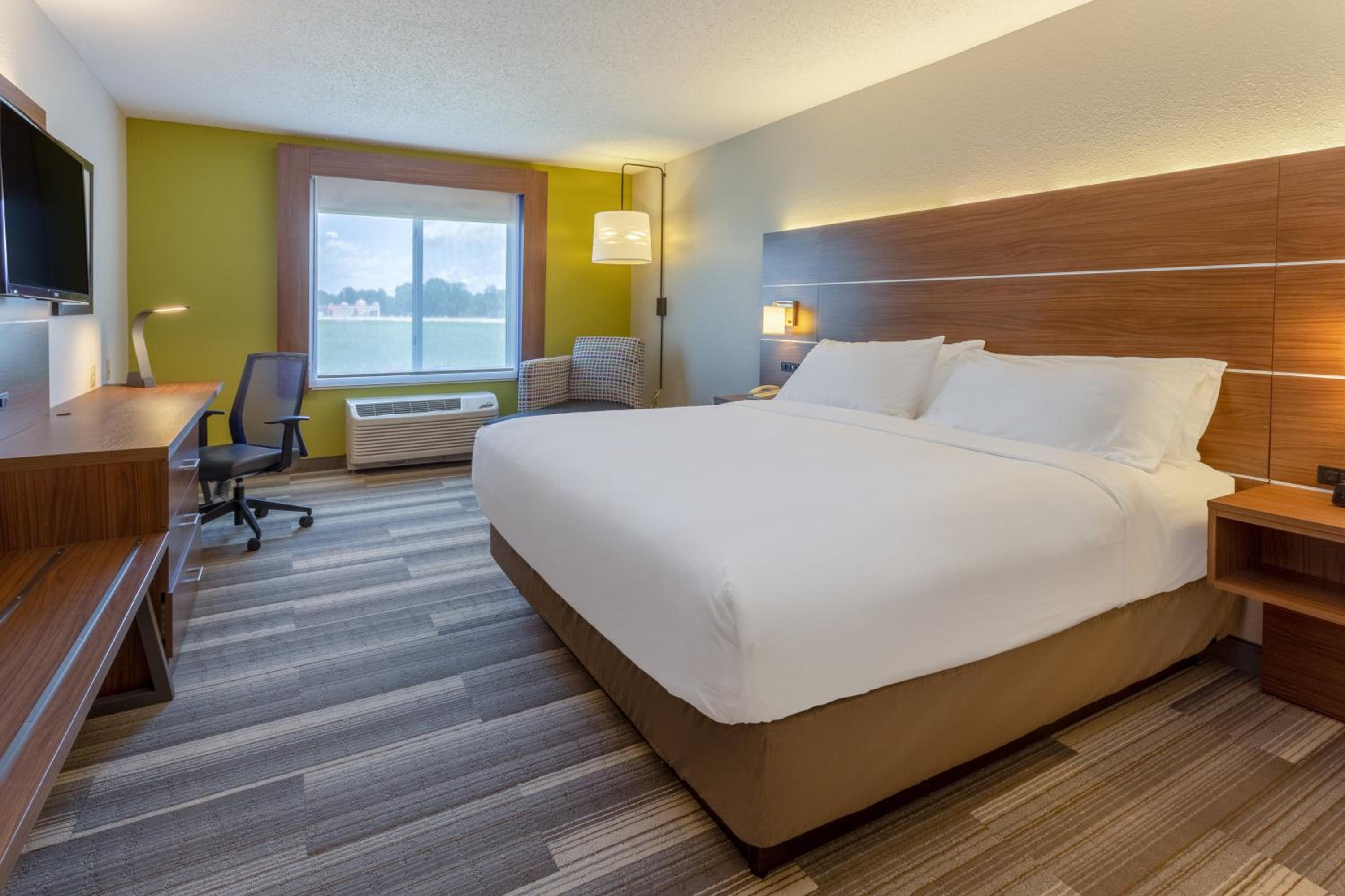 Standard King Room - Communications Accessible - Photo 1