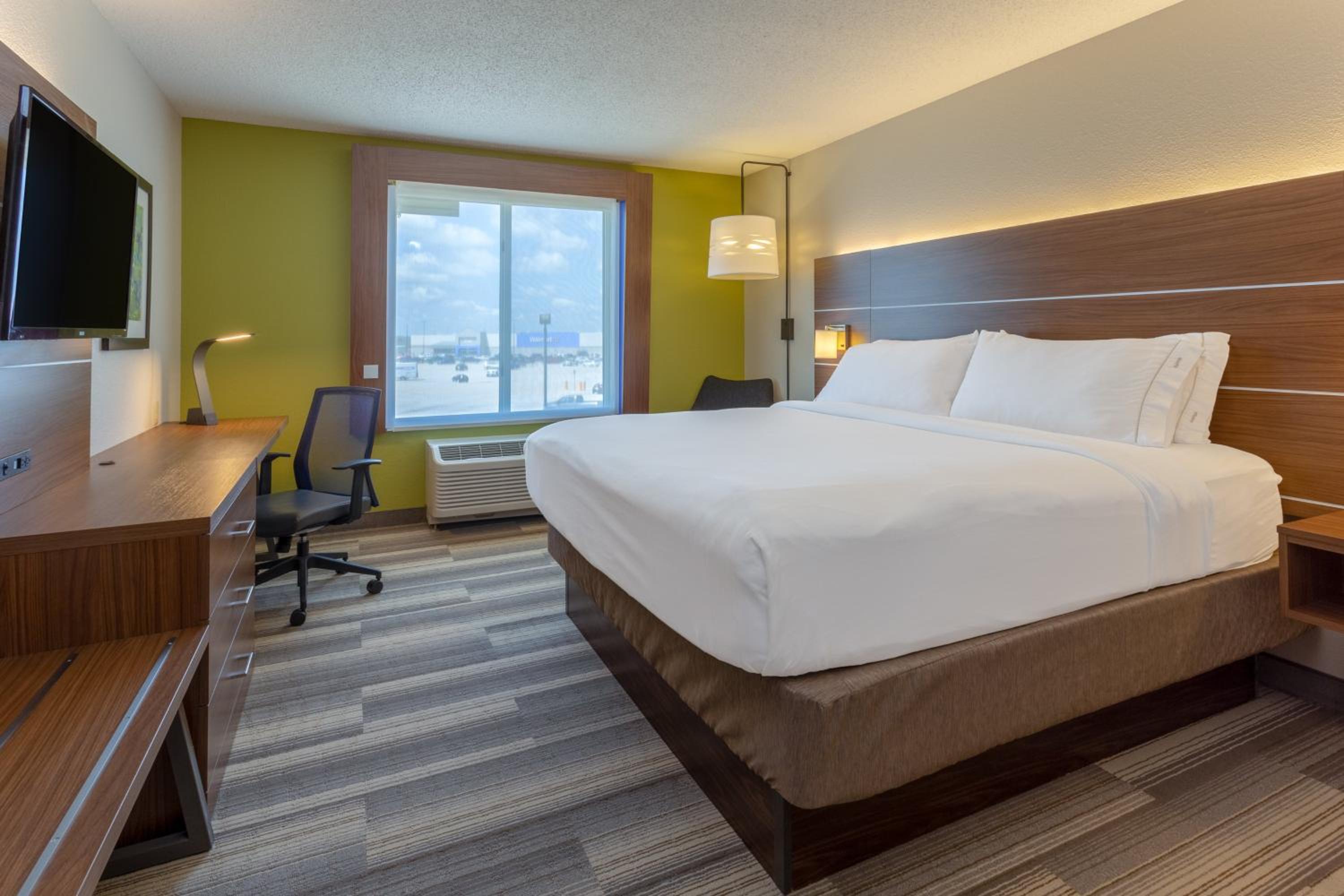 King Room - Mobility Access/Hearing Accessible - Photo 2