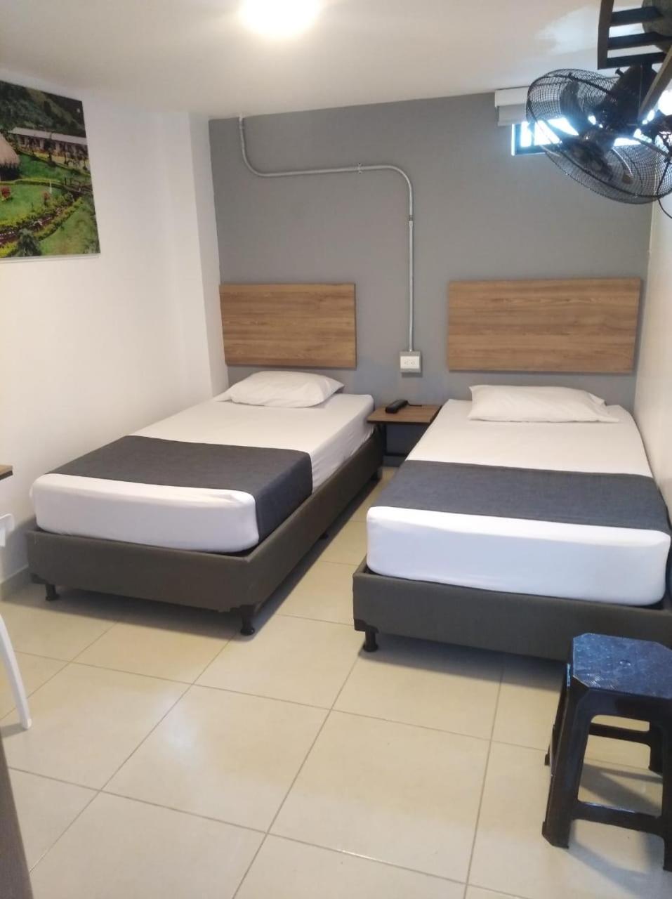Twin Room - Photo 2
