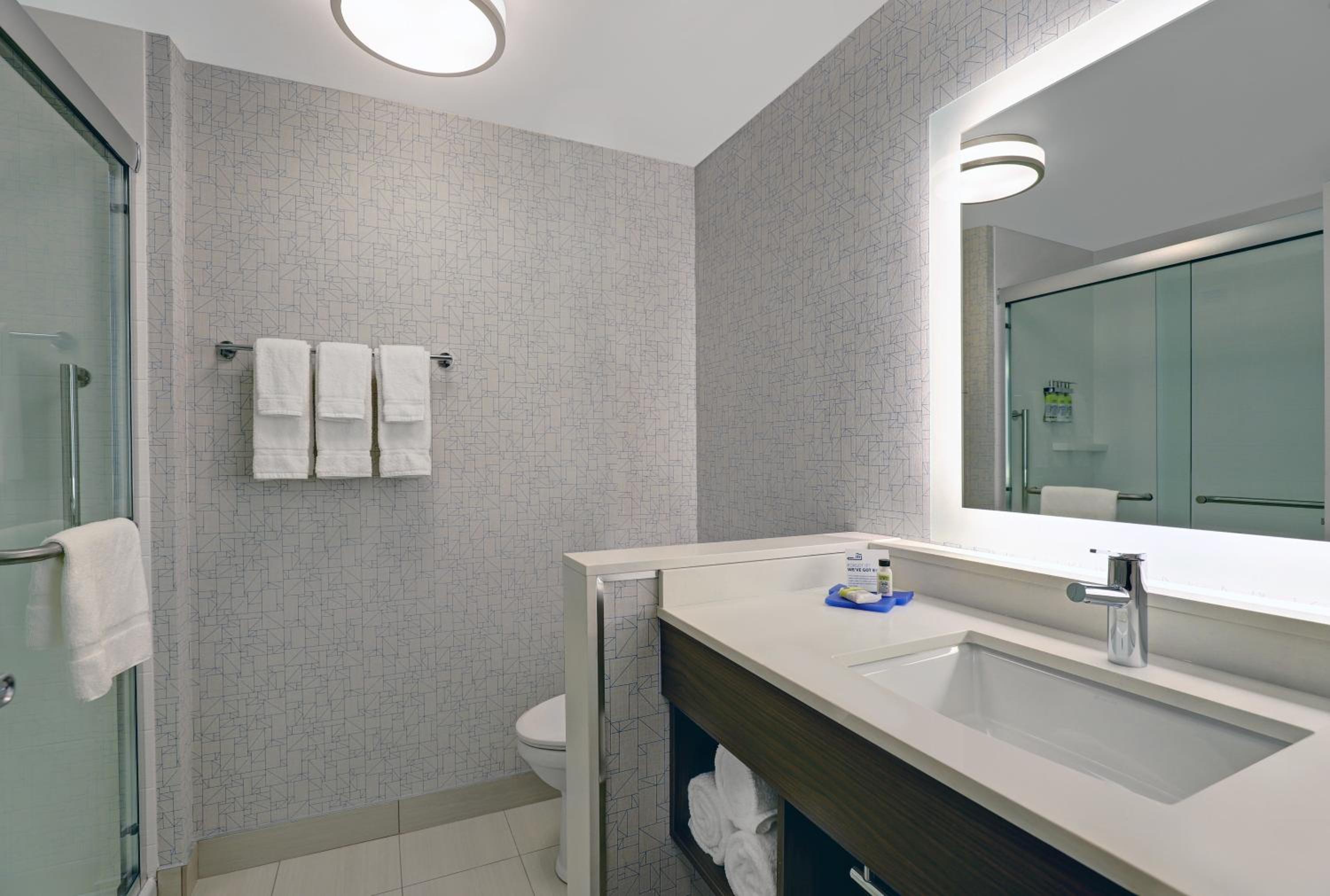 King Suite - Photo 3