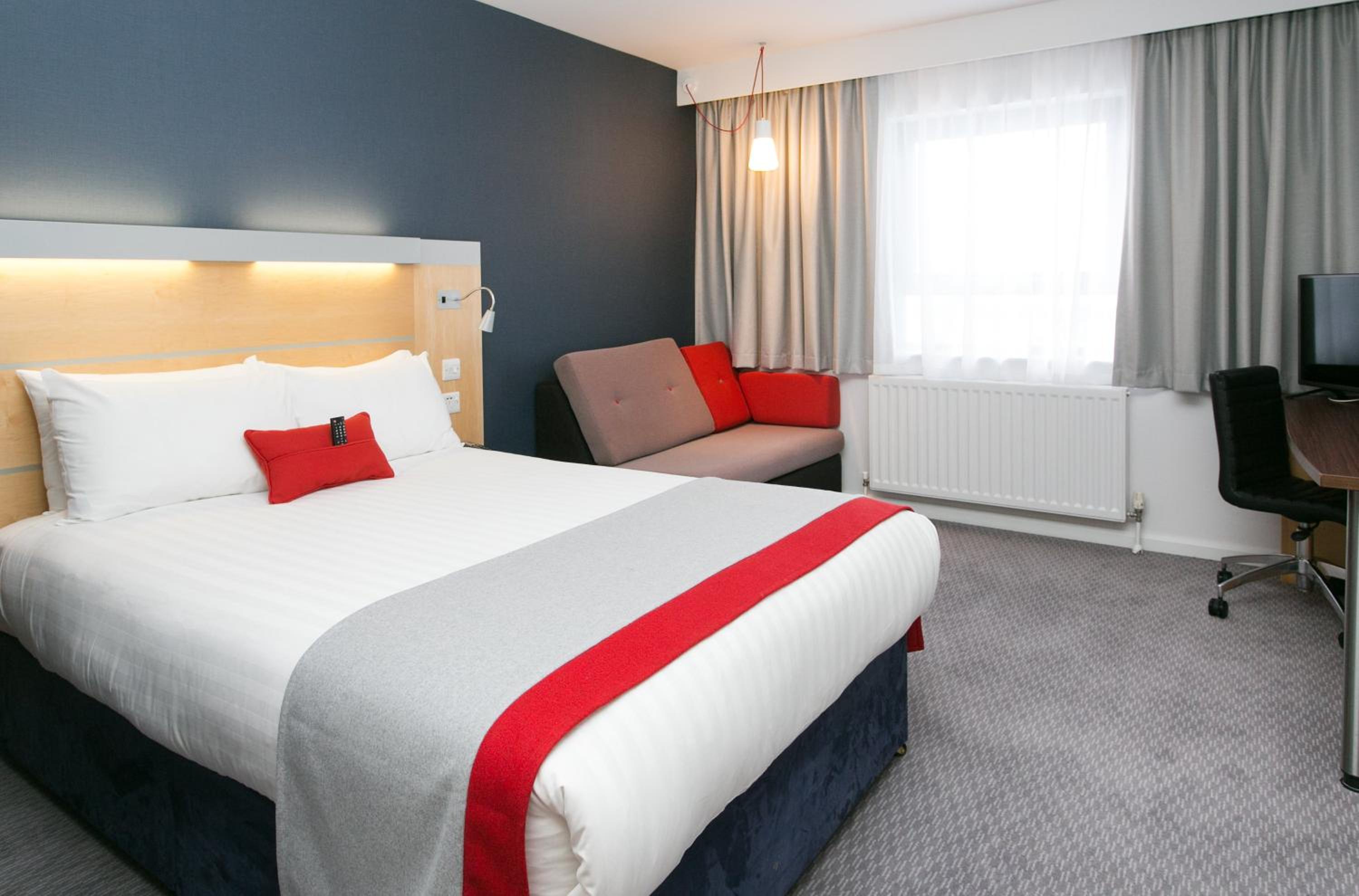 Standard Double Room with Sofa Bed and Free Hot Breakfast - Photo 2