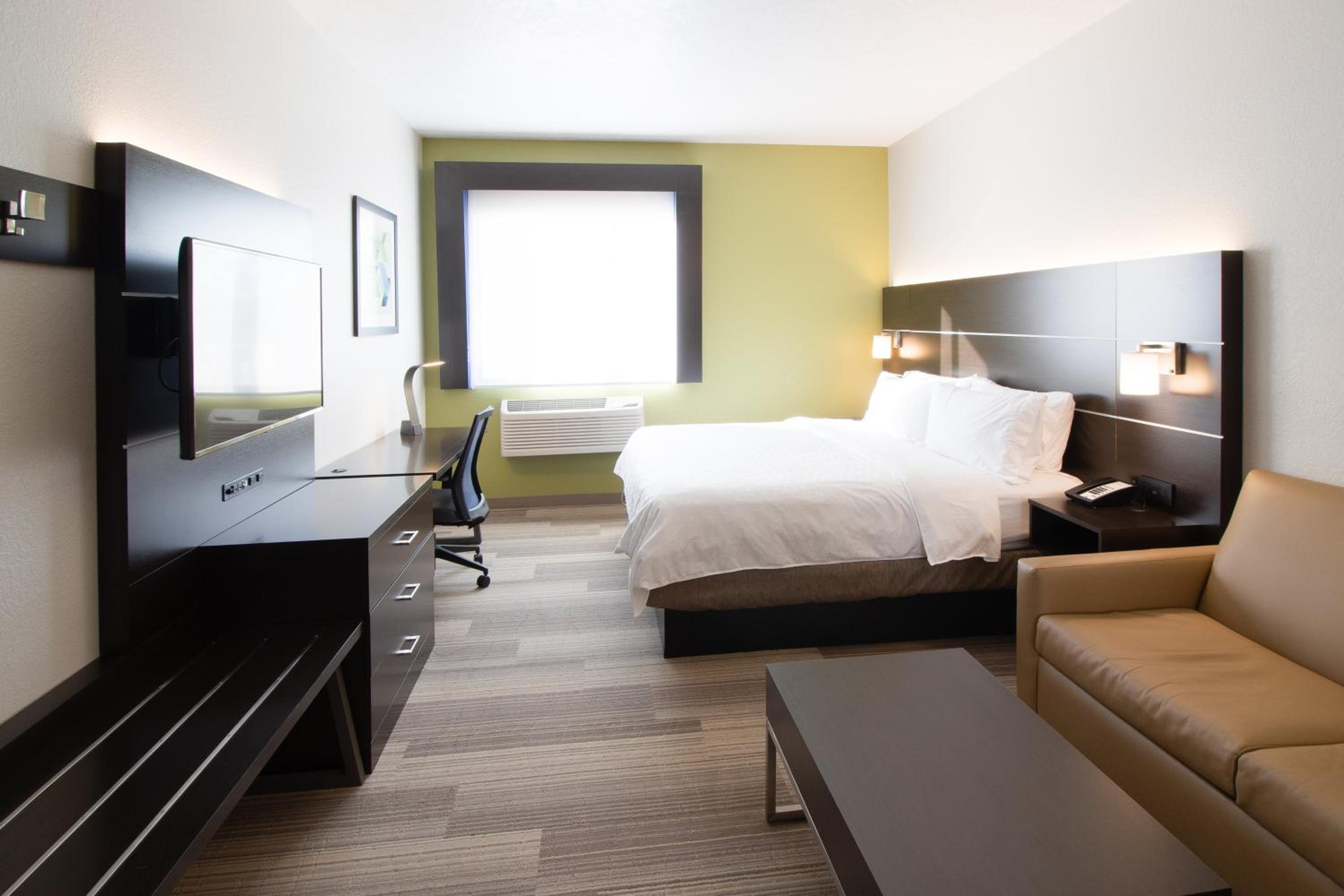 King Suite with Sofa Bed - Photo 2