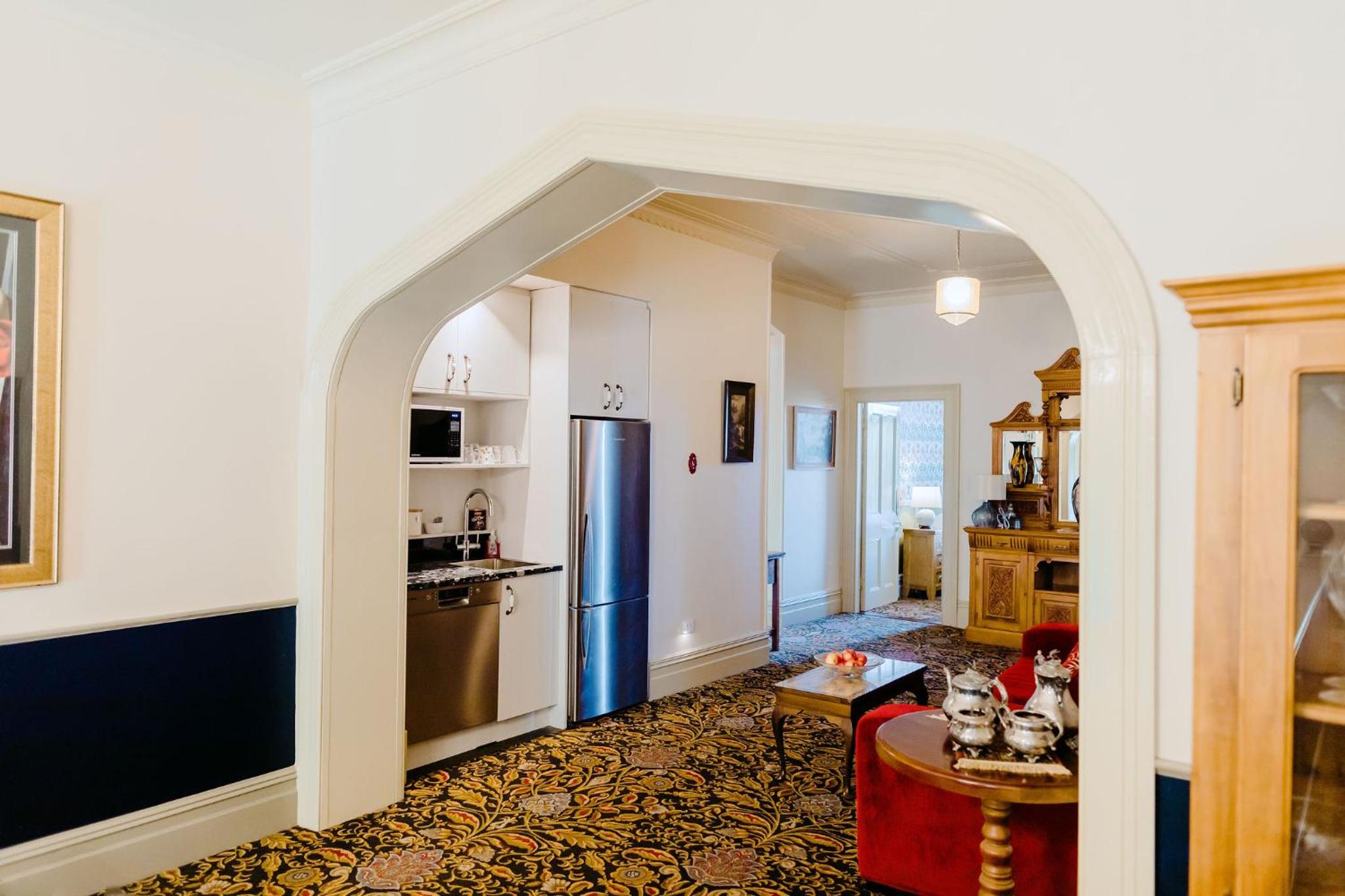 Deluxe King Room - Photo 29