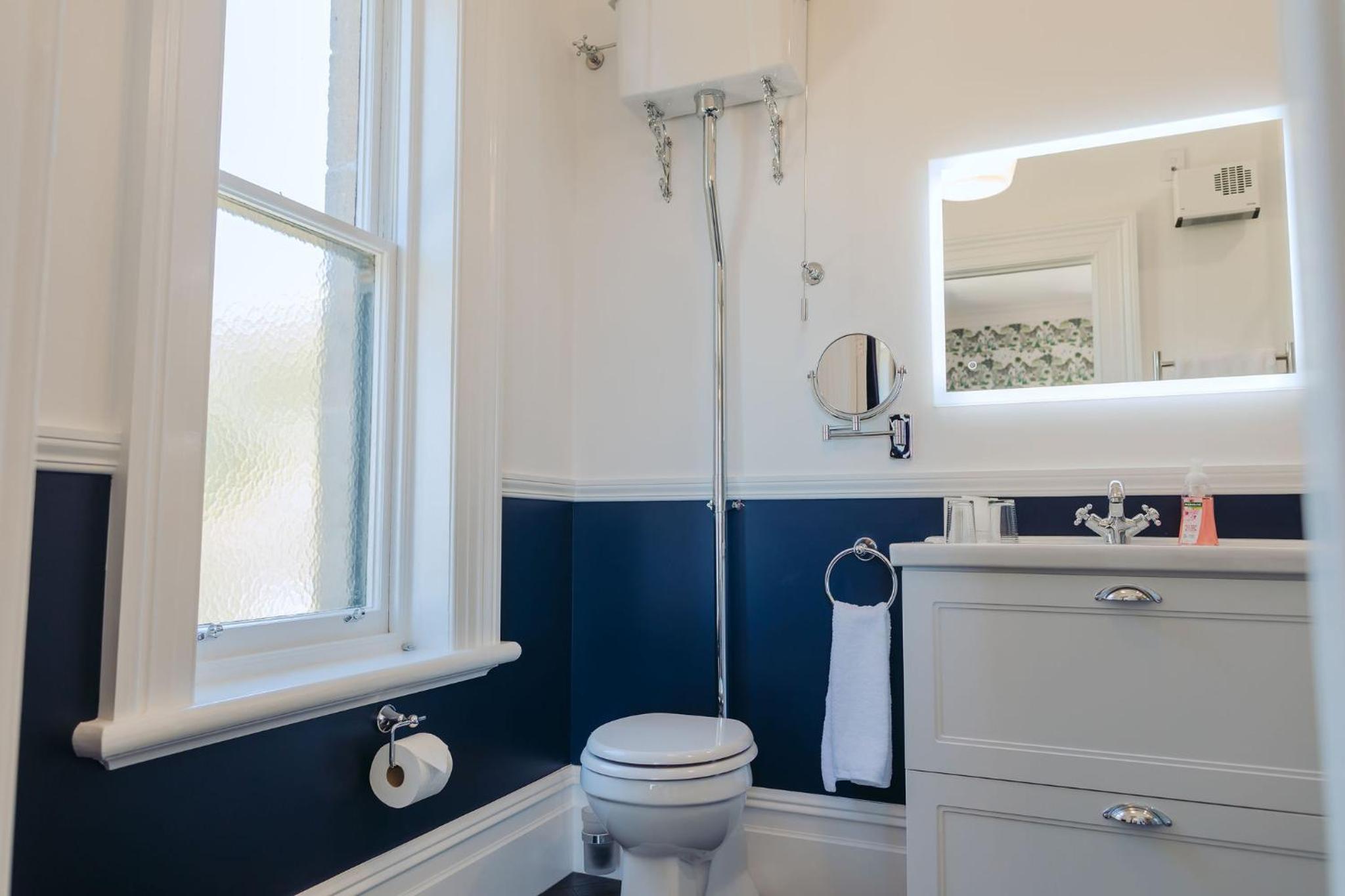 Superior King or Twin Room - Photo 18