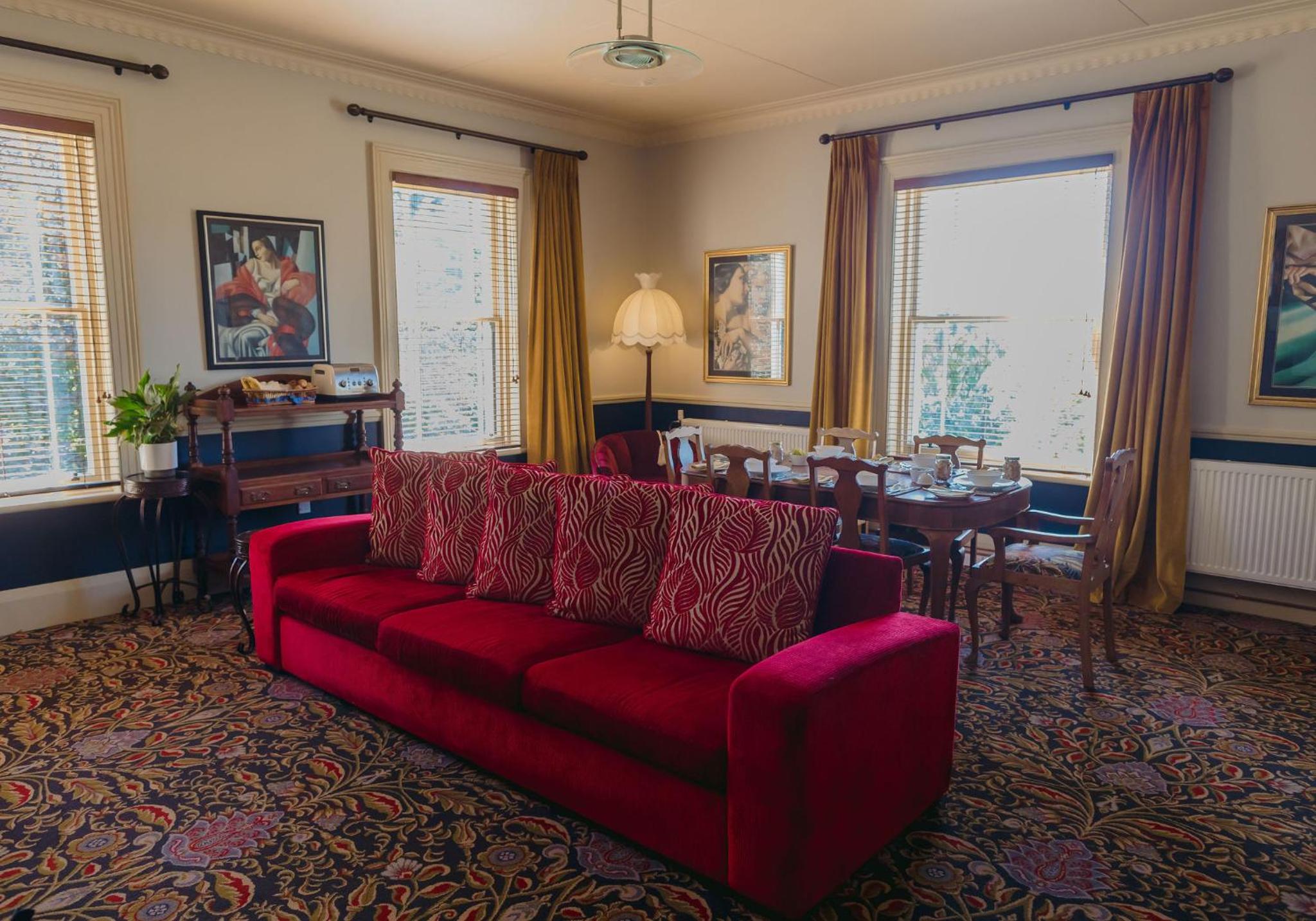 Deluxe King Room - Photo 18
