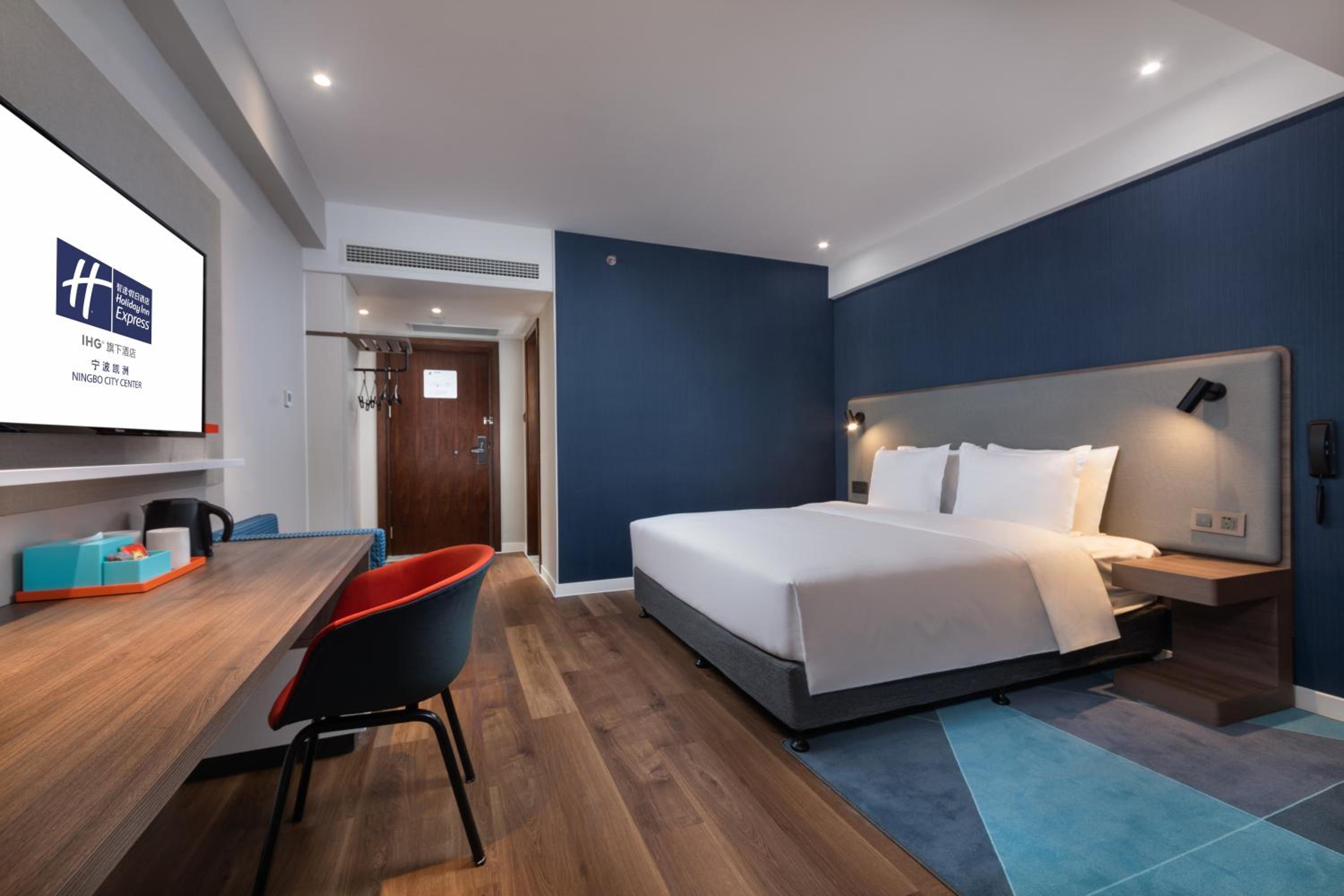 Standard King Room - Photo 8