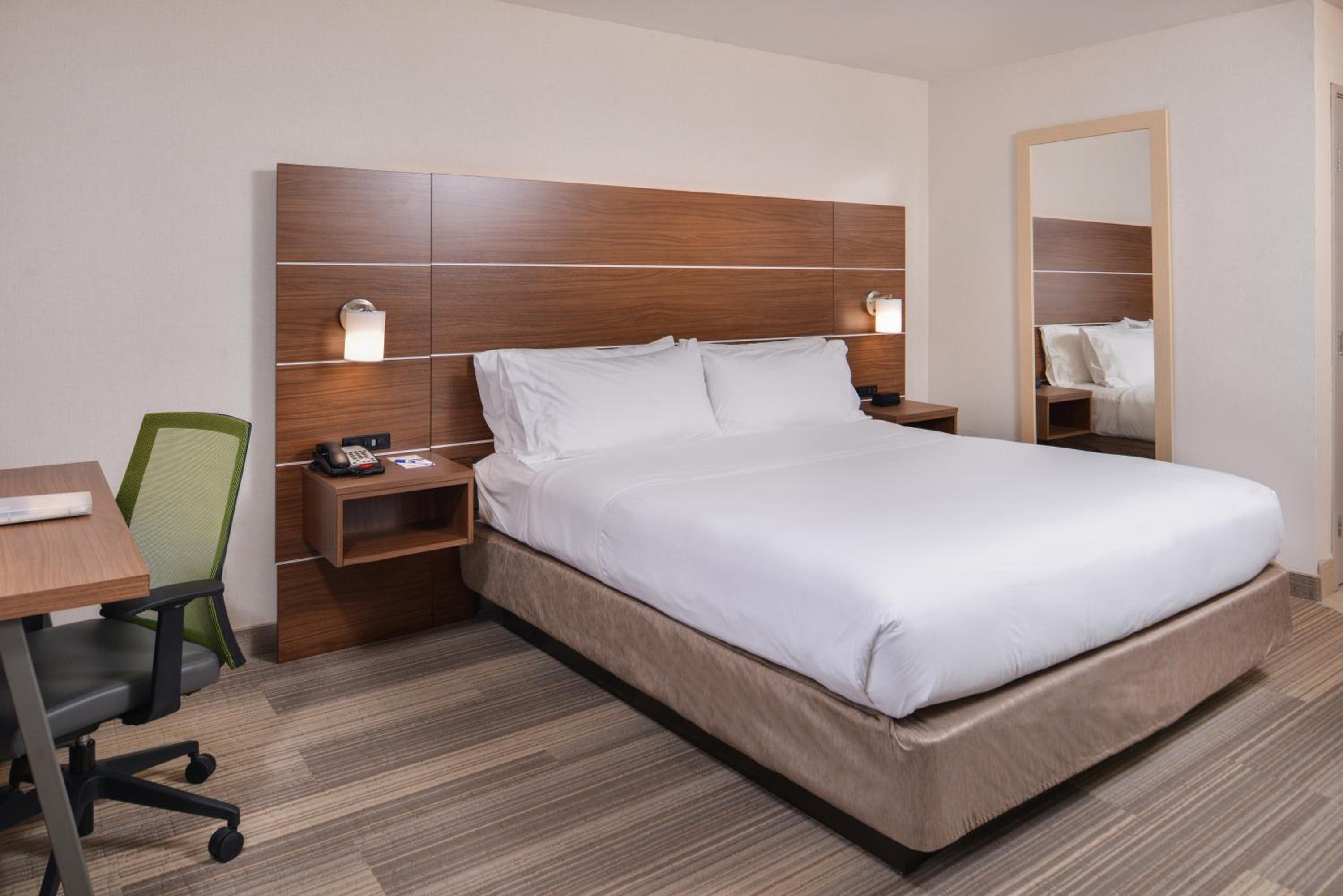Standard King Room - Photo 2
