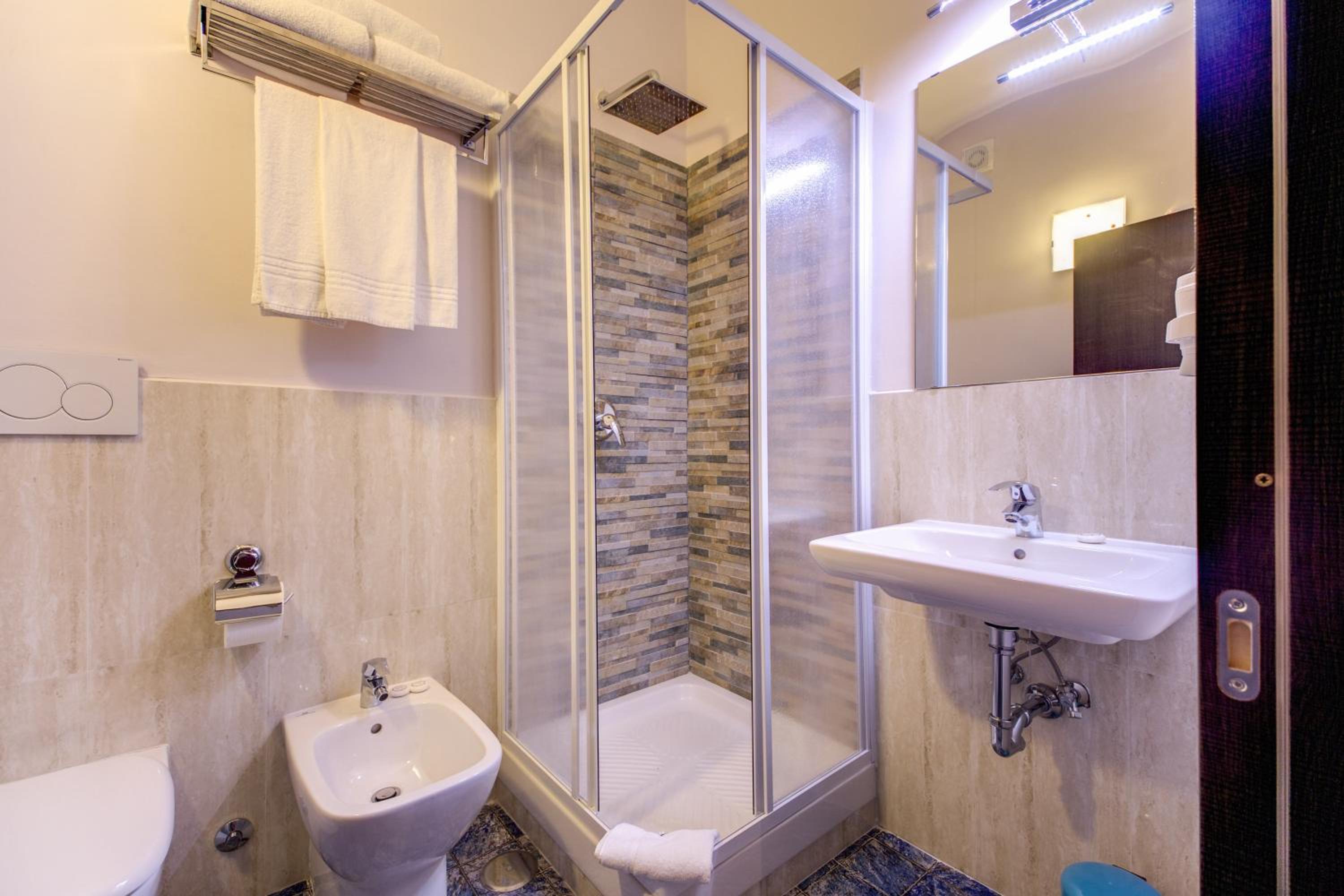 Superior Triple Room photo 2