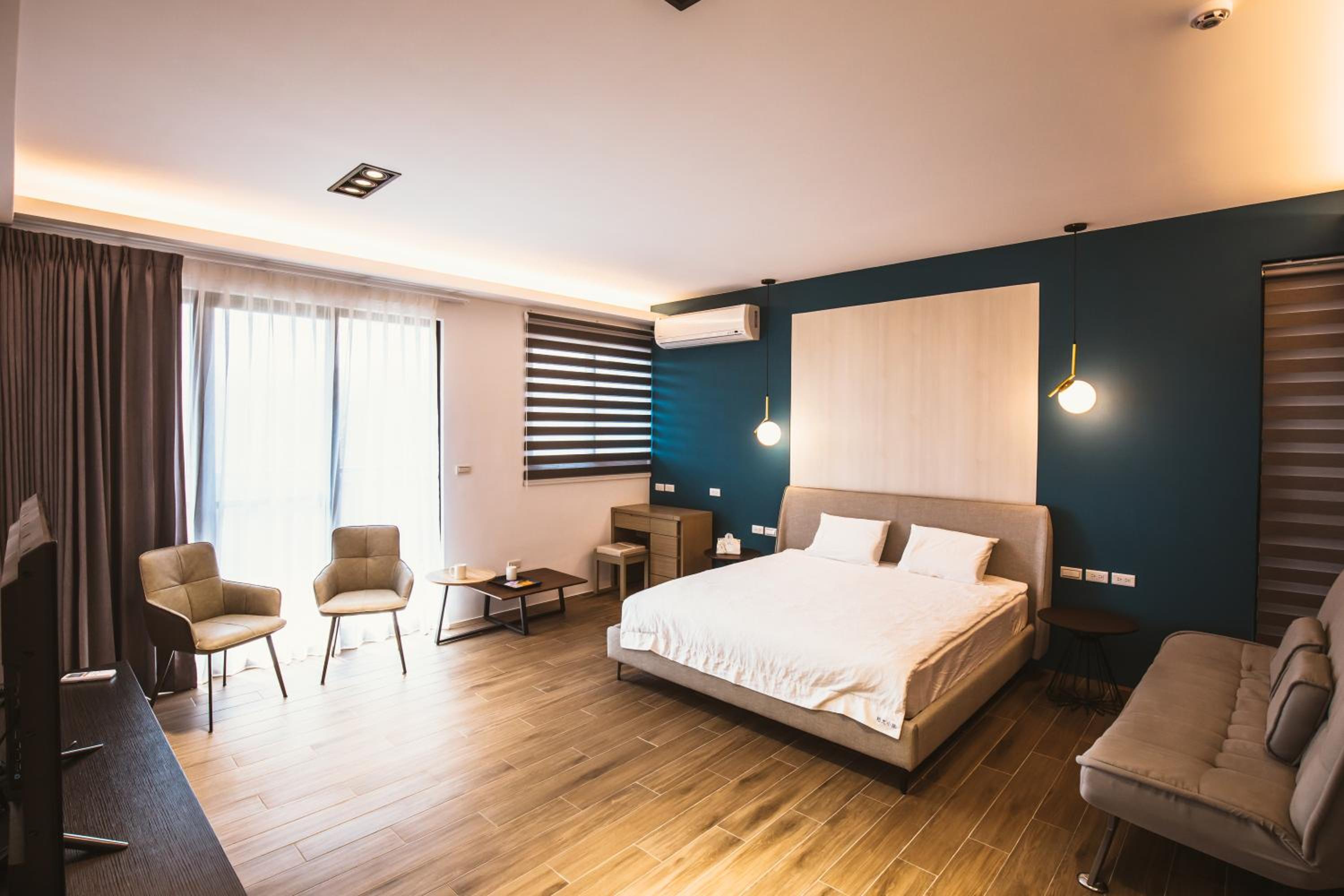 Deluxe Double Room with Balcony photo 3