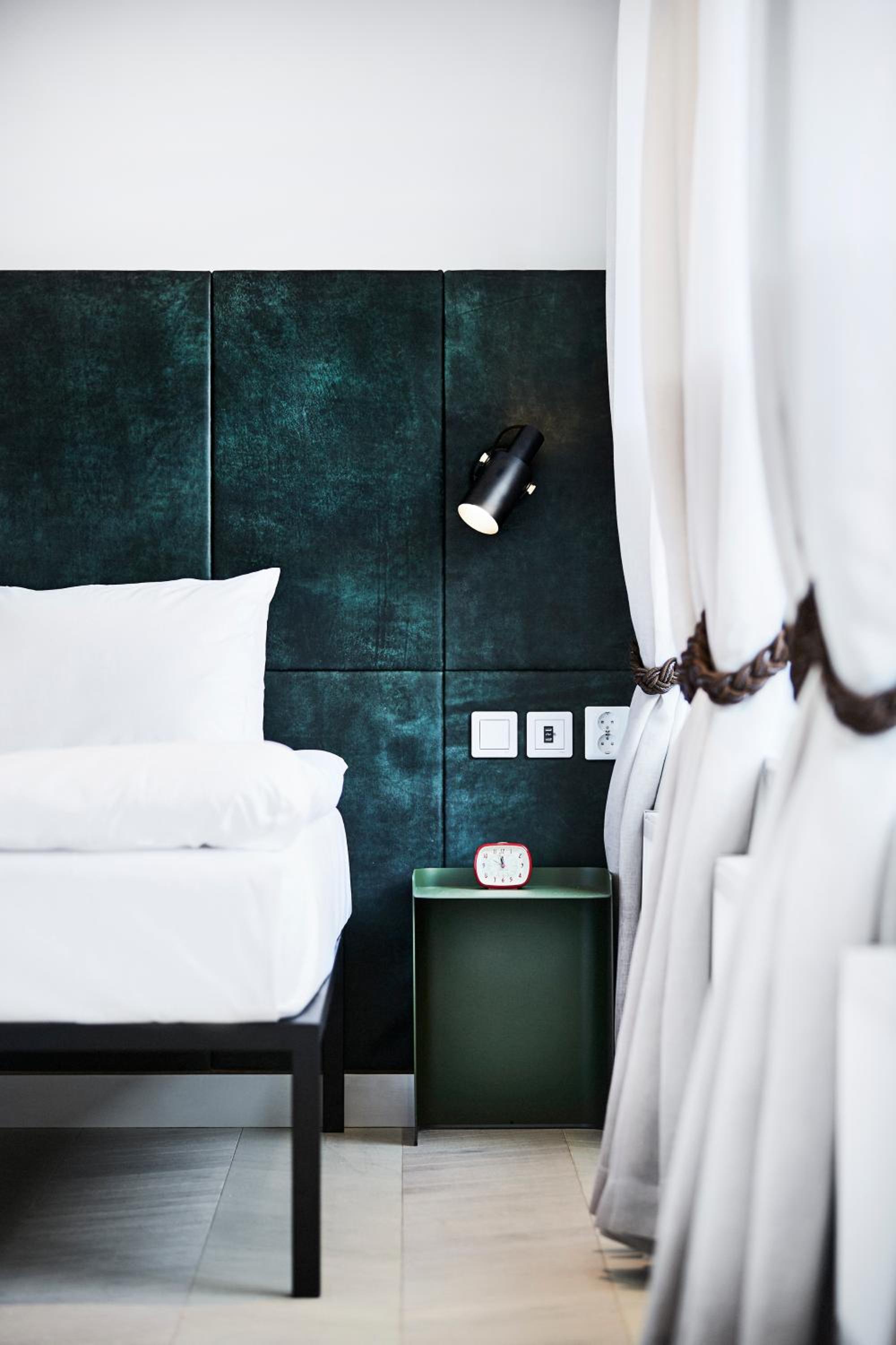 Studio Suite with private Bathroom thumbnail 6