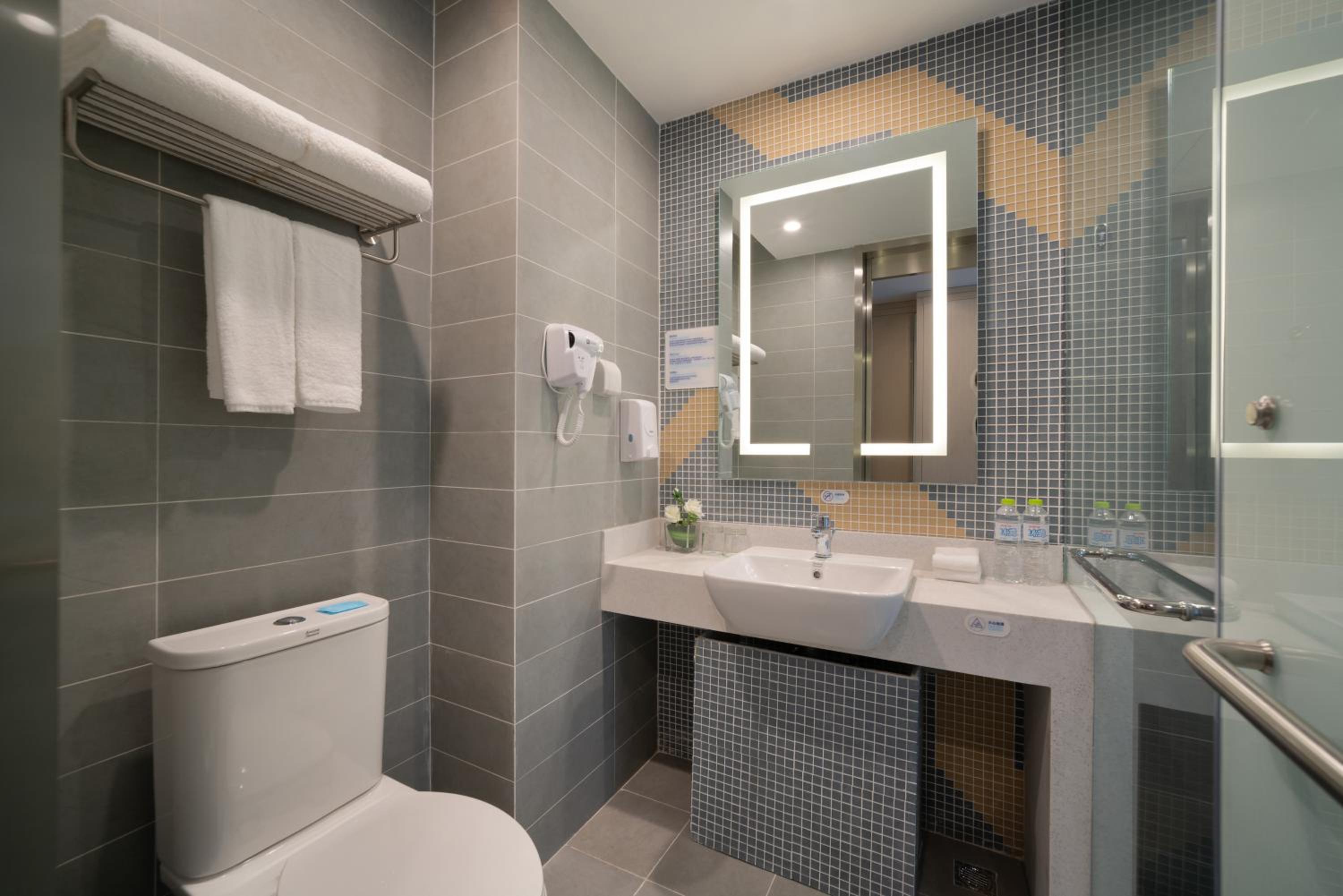 Standard Twin Room - Photo 6