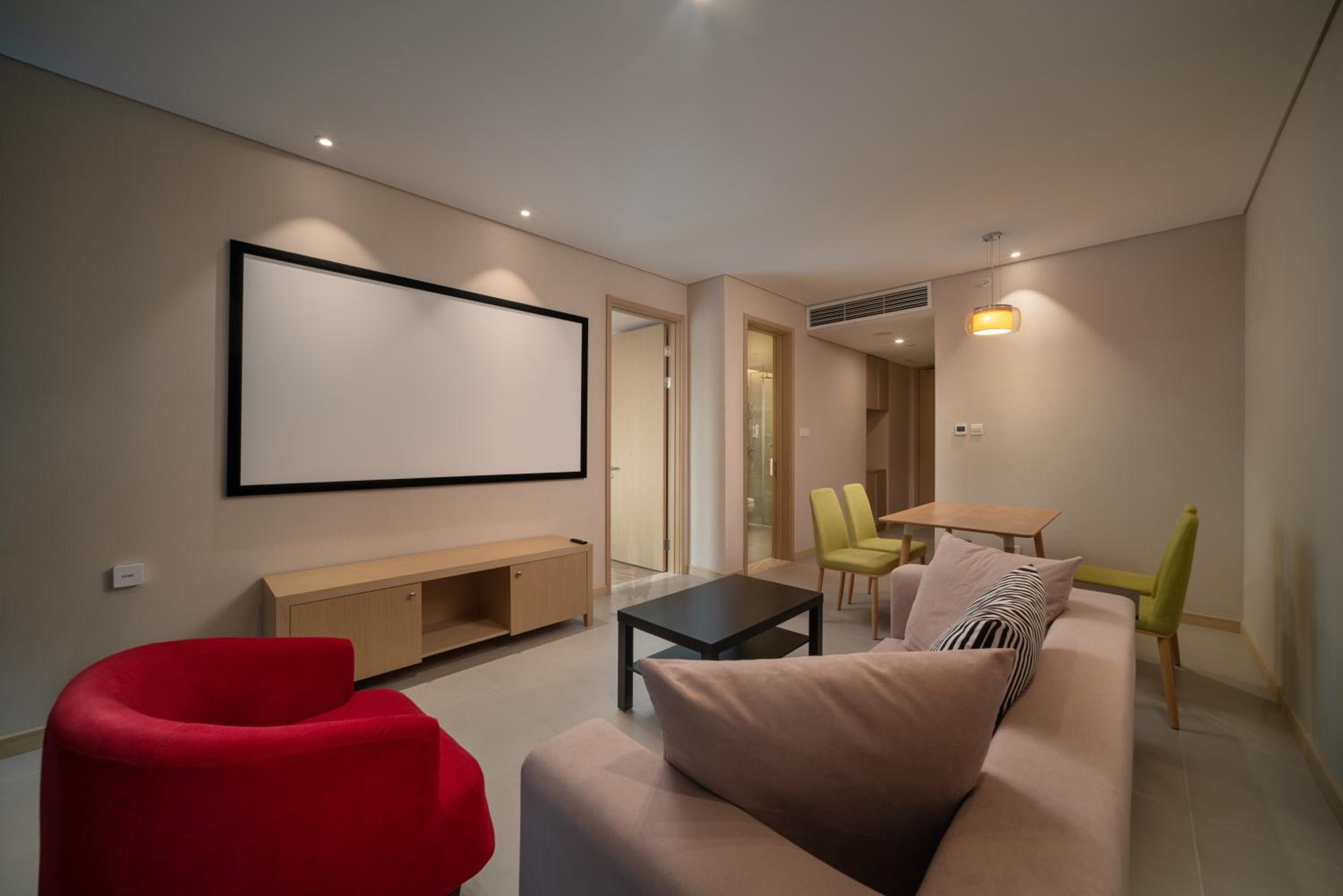 One-Bedroom King Suite - Photo 5