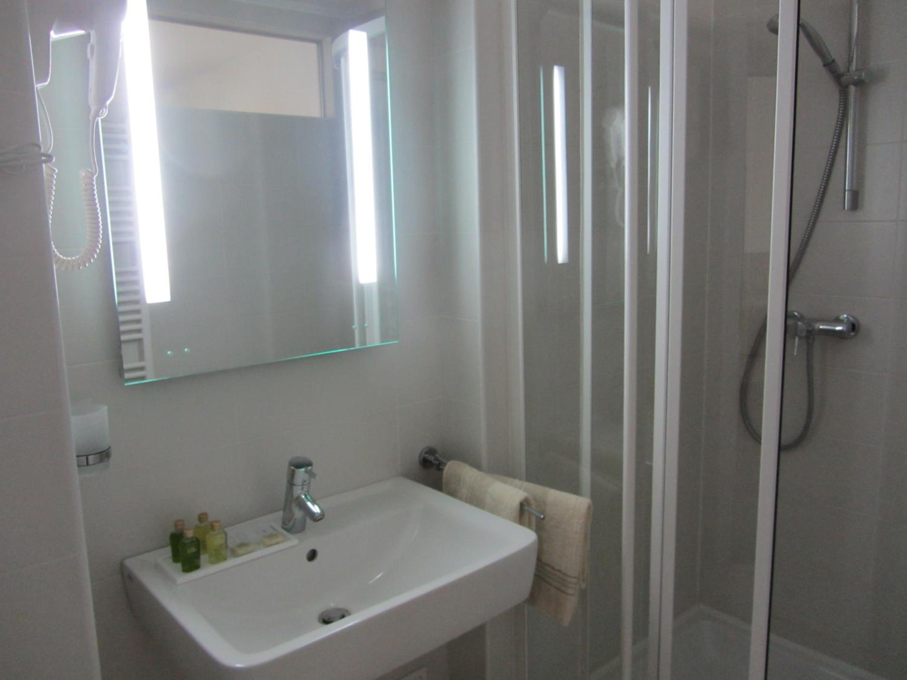Suite - Photo 6