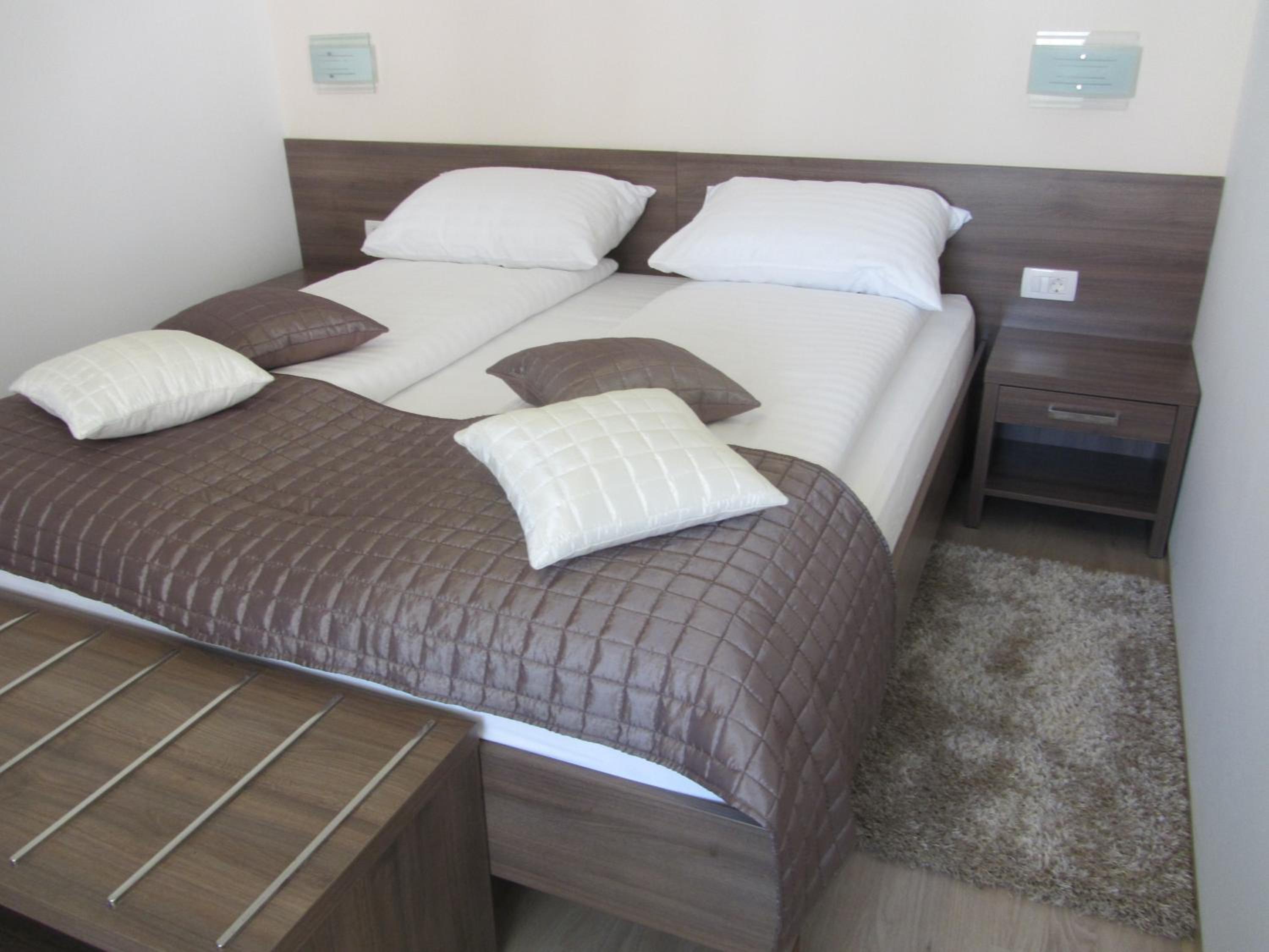 Suite - Photo 1