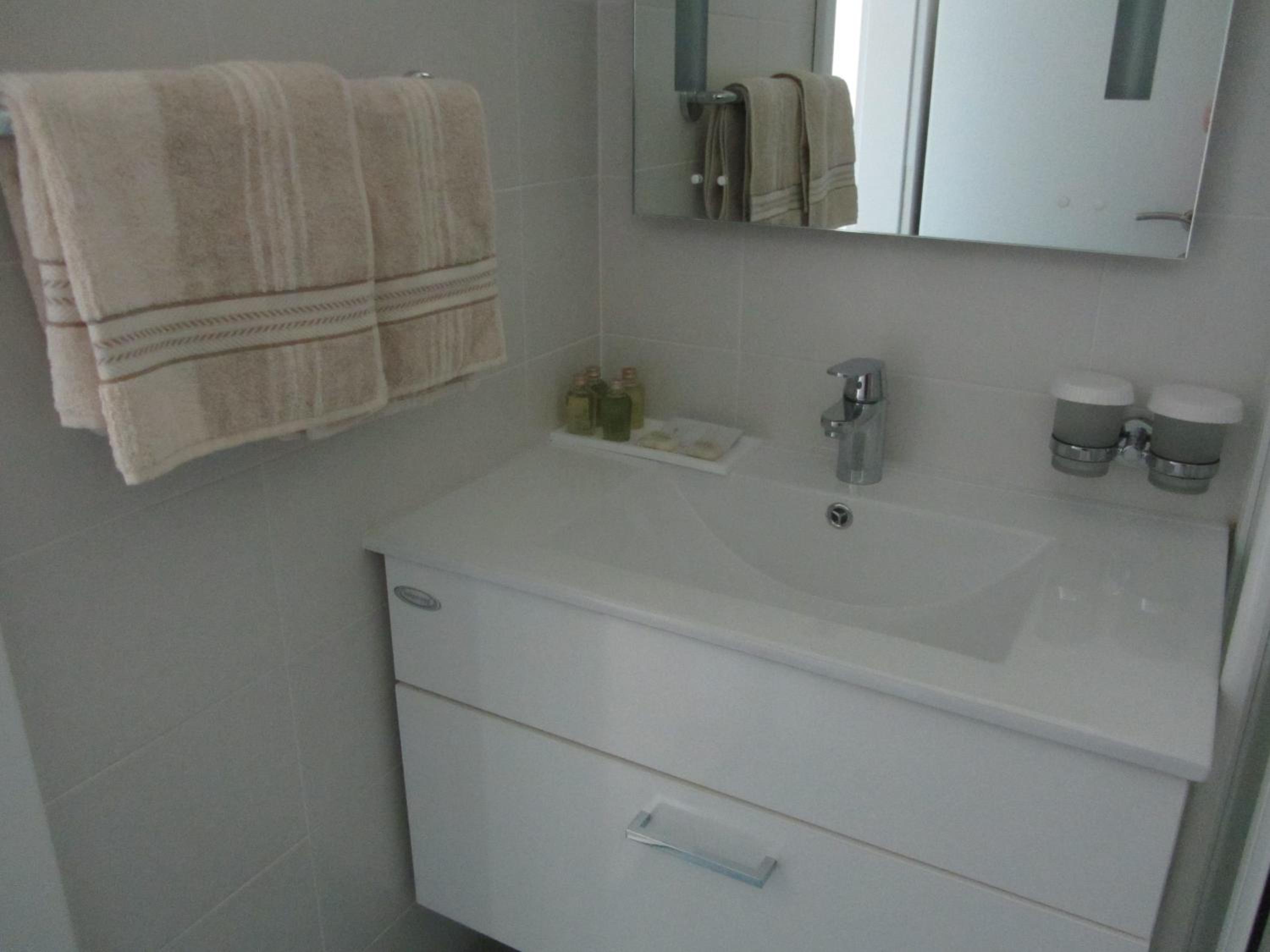 Standard  Double Room - Photo 5
