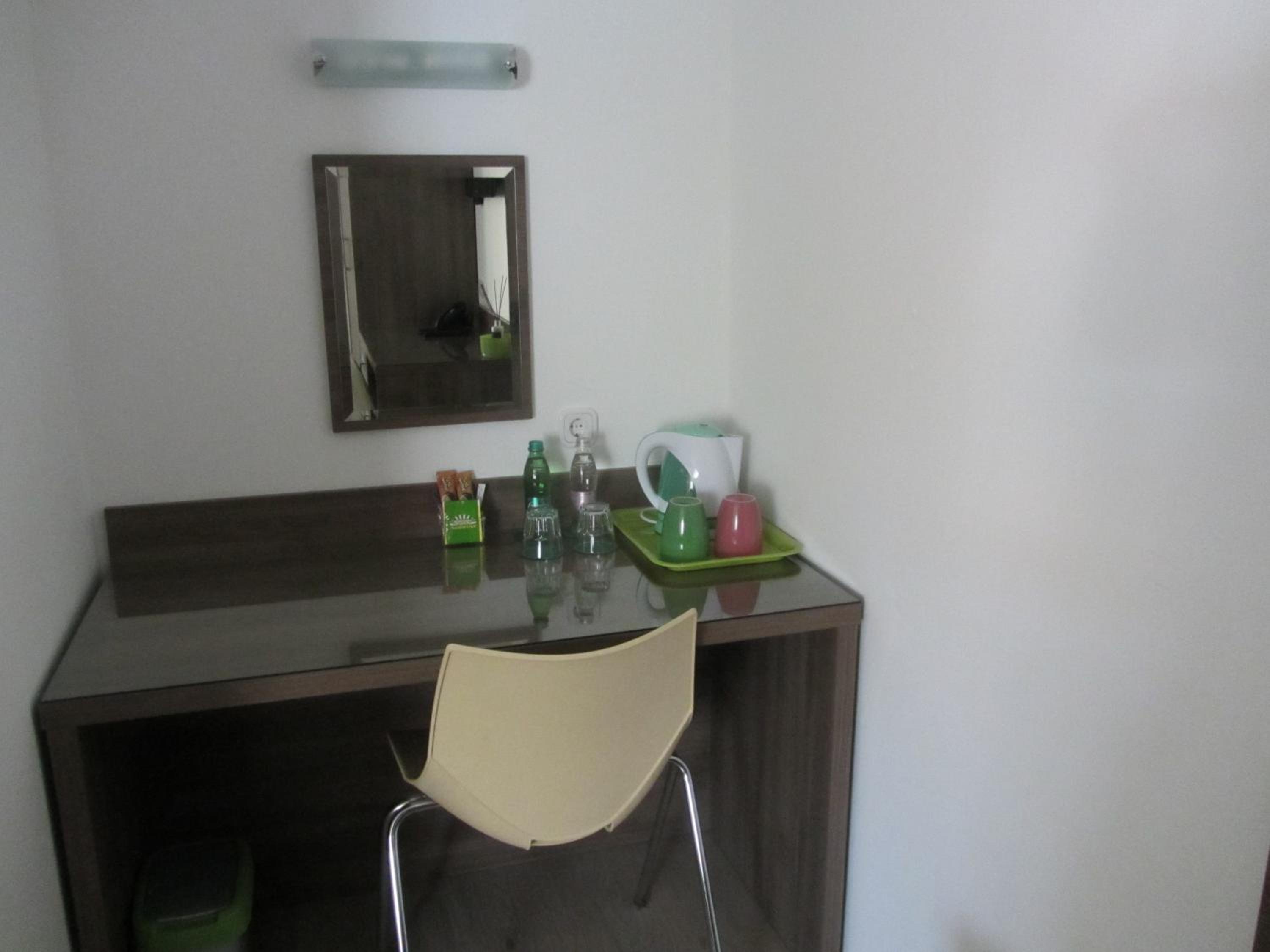 Double Room with Garden View - Photo 3