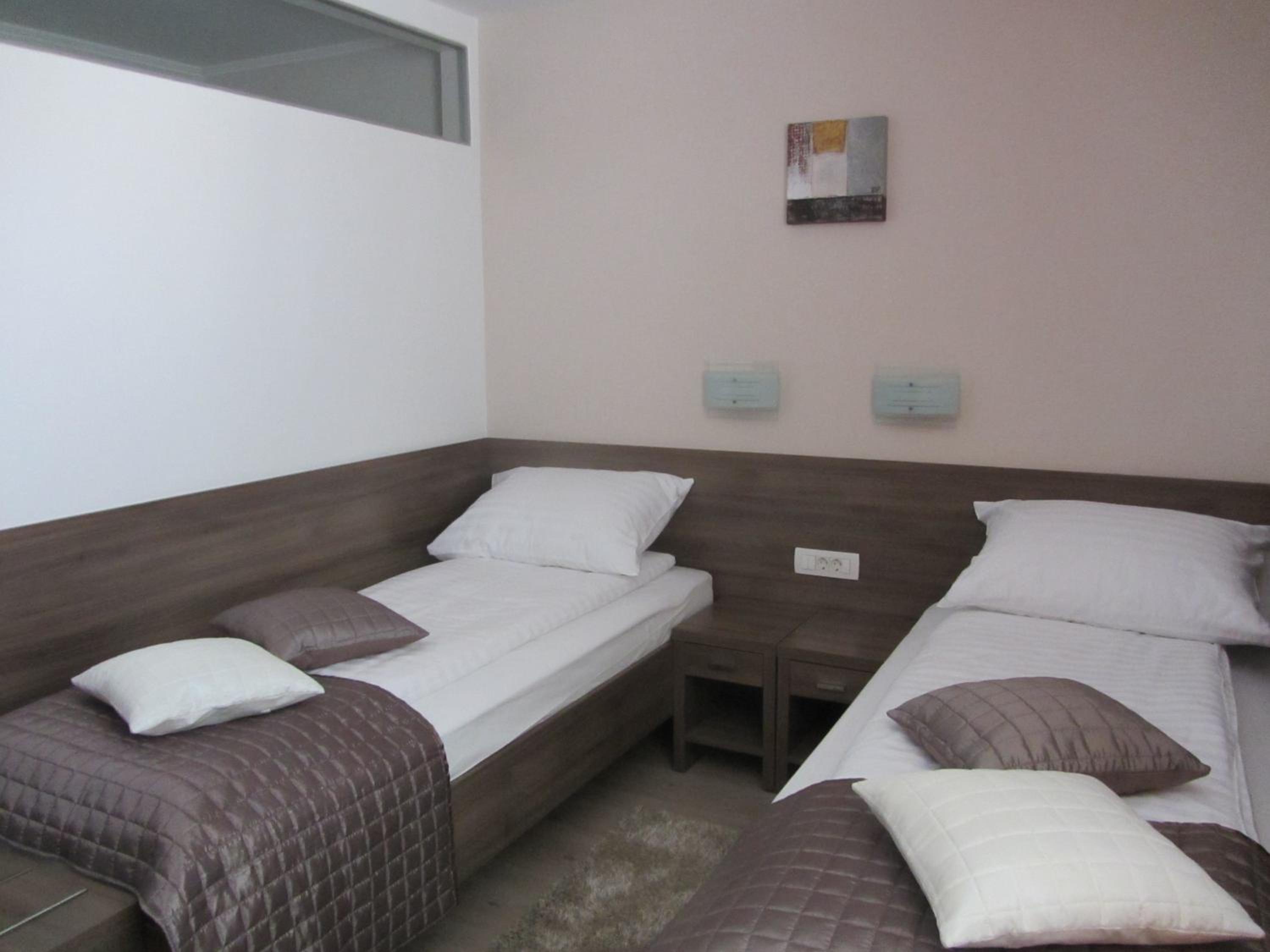 Twin Room - Photo 1