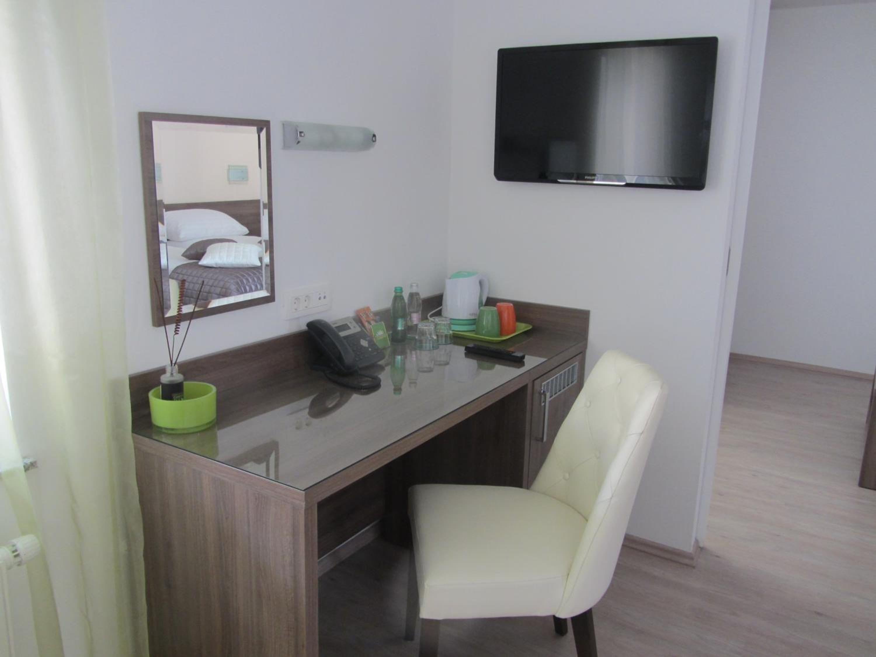 Suite - Photo 3