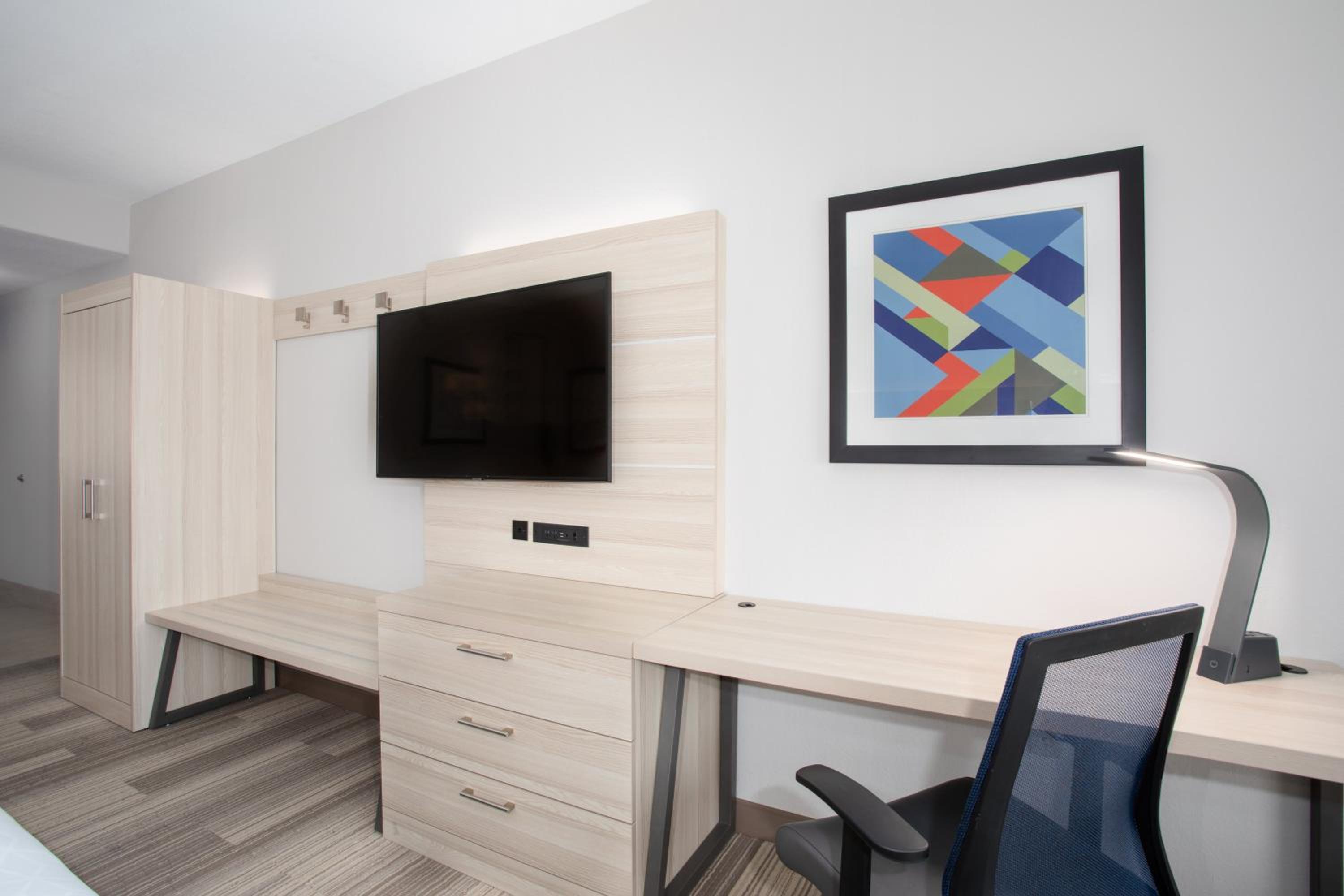 Standard King Room - Photo 3