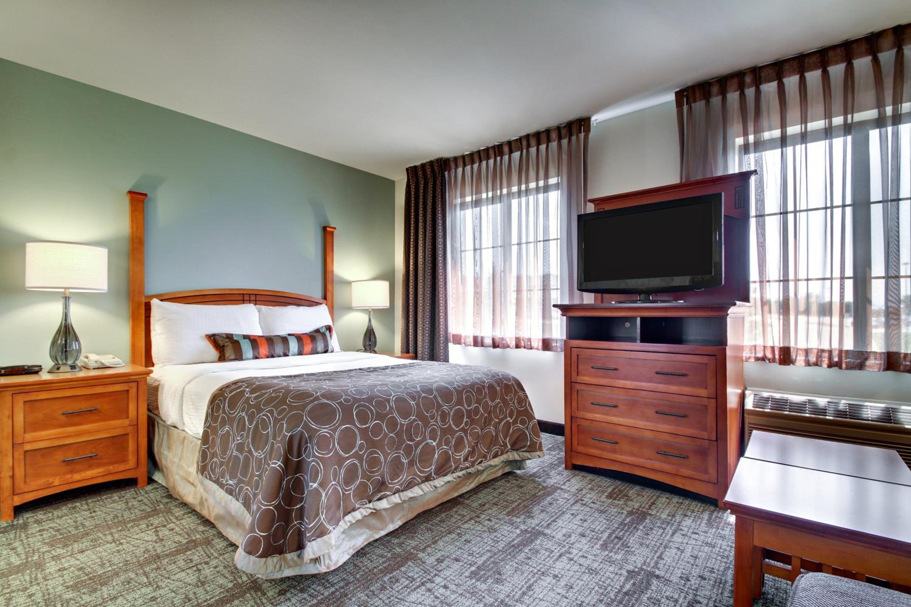 Queen Studio Suite - Photo 1