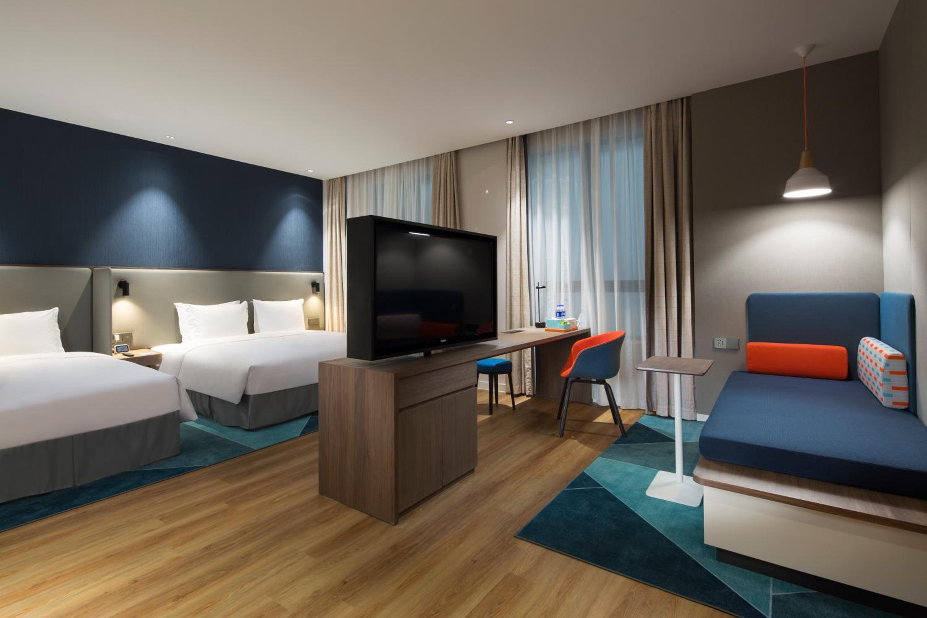 Standard Room with One King and One Single Bed - Kid Theme thumbnail 6