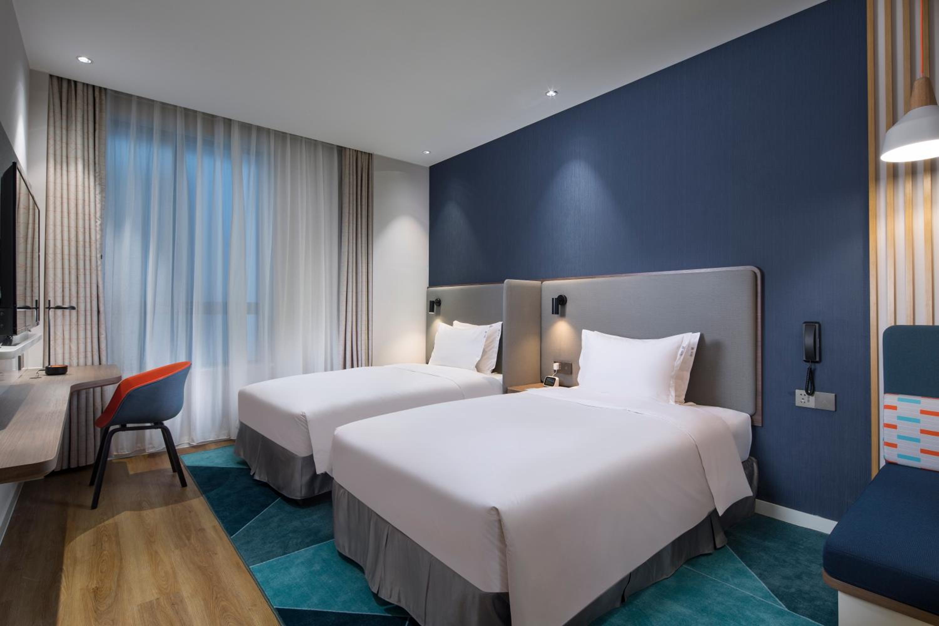Standard Room with Two Single Beds thumbnail 5