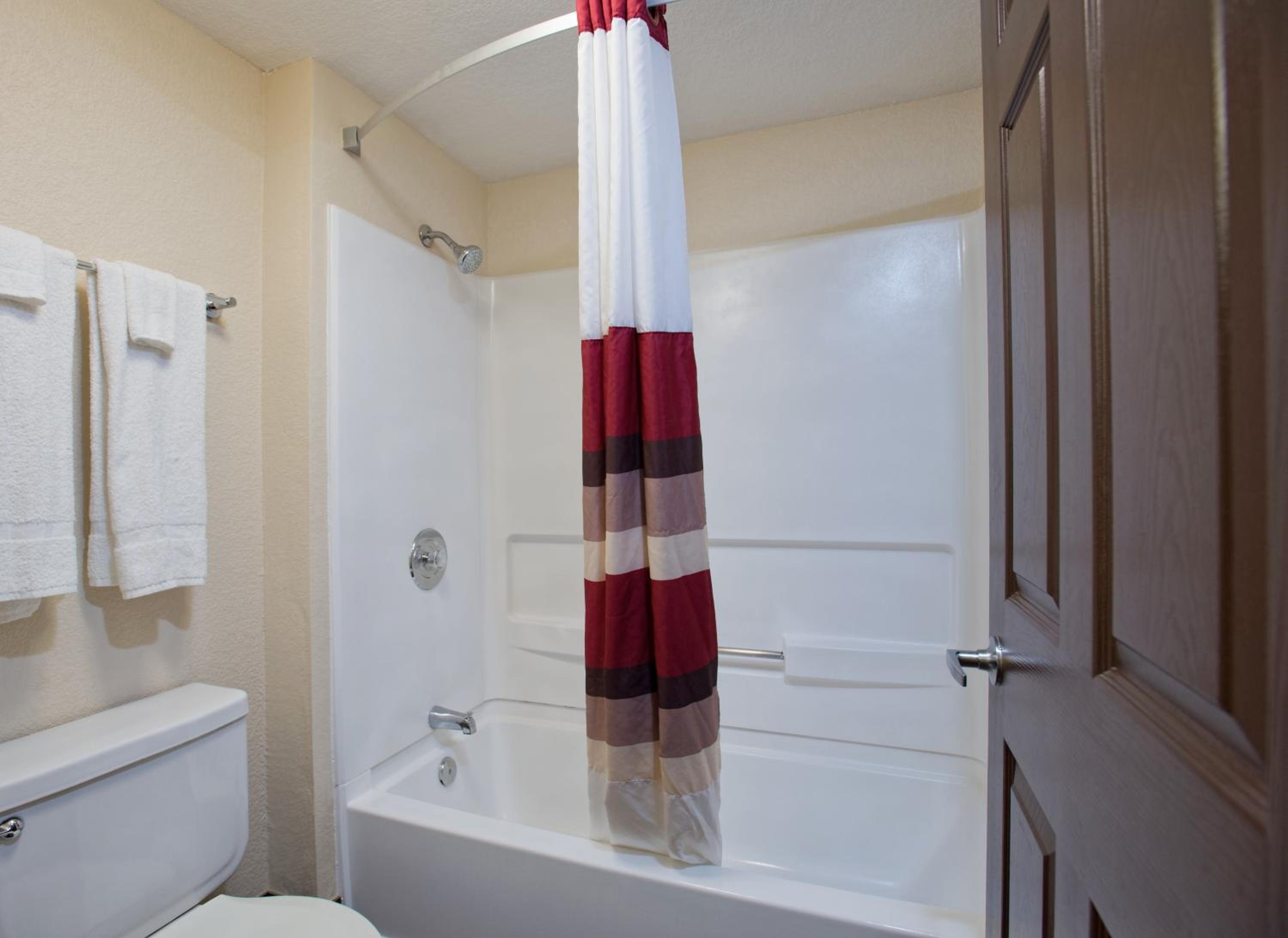 Standard Room with Two Queen Beds Smoking - Photo 3