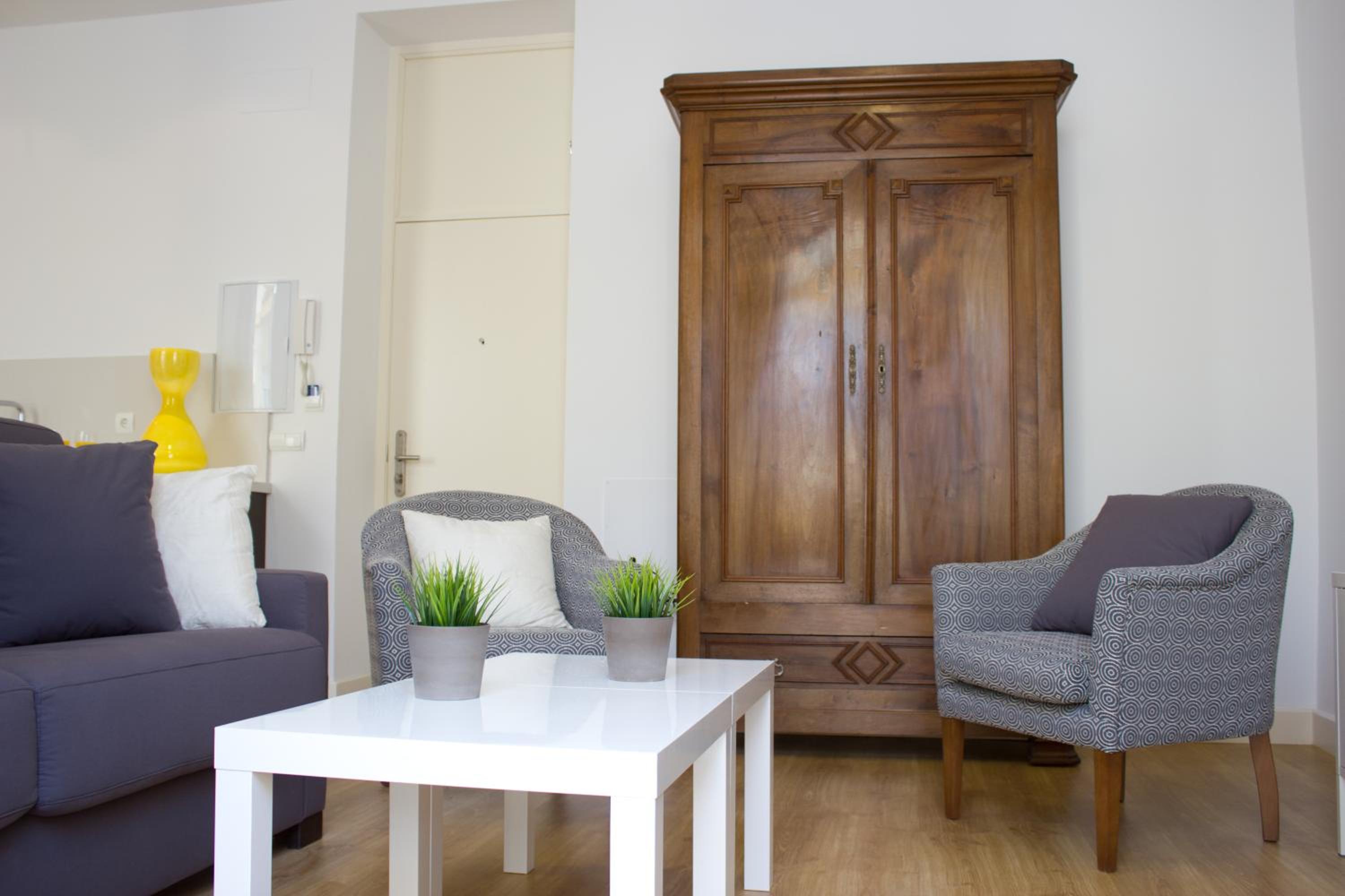 One-Bedroom Apartment (2 - 4 Adults) - Photo 8