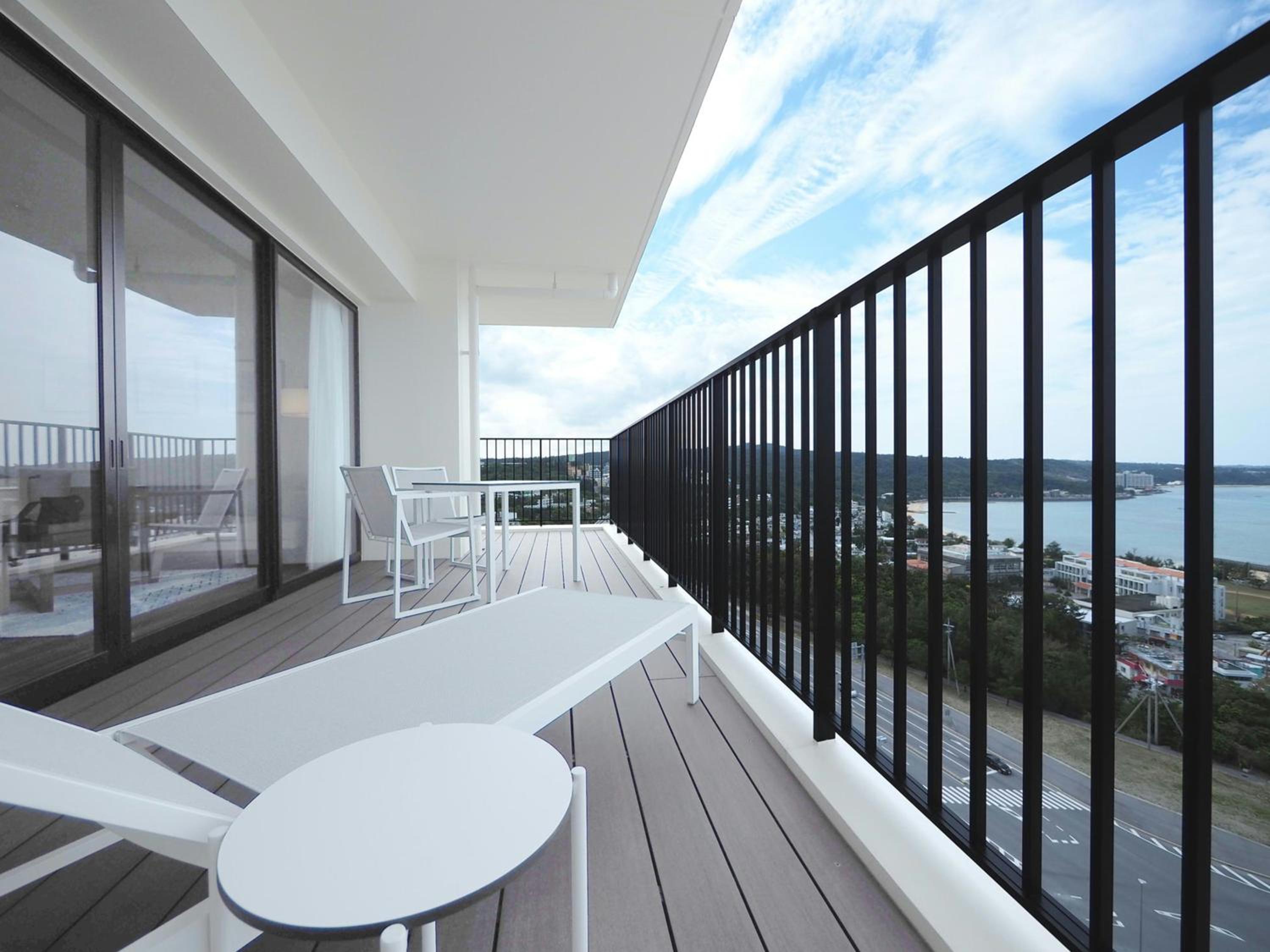 Ocean Corner Suite - Photo 6