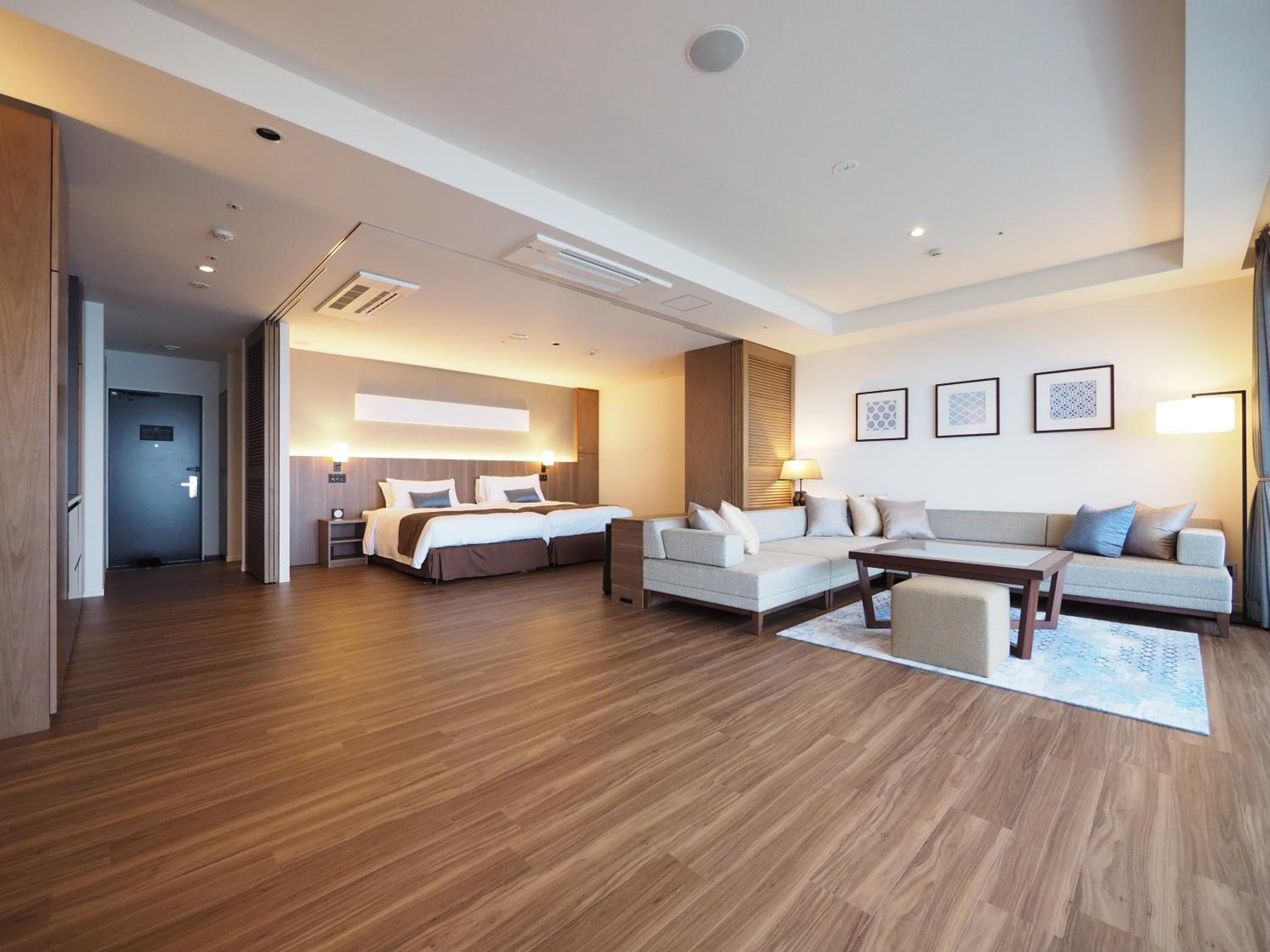 Ocean Corner Suite - Photo 1