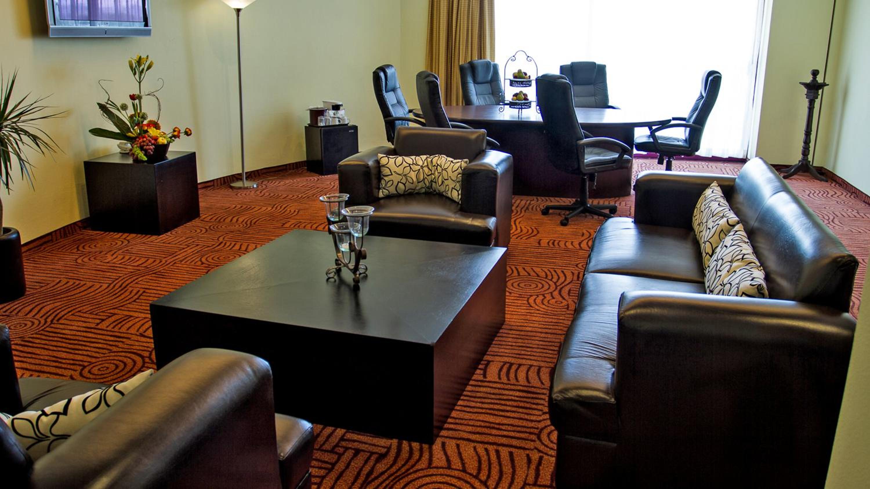 One-Bedroom Suite photo 2