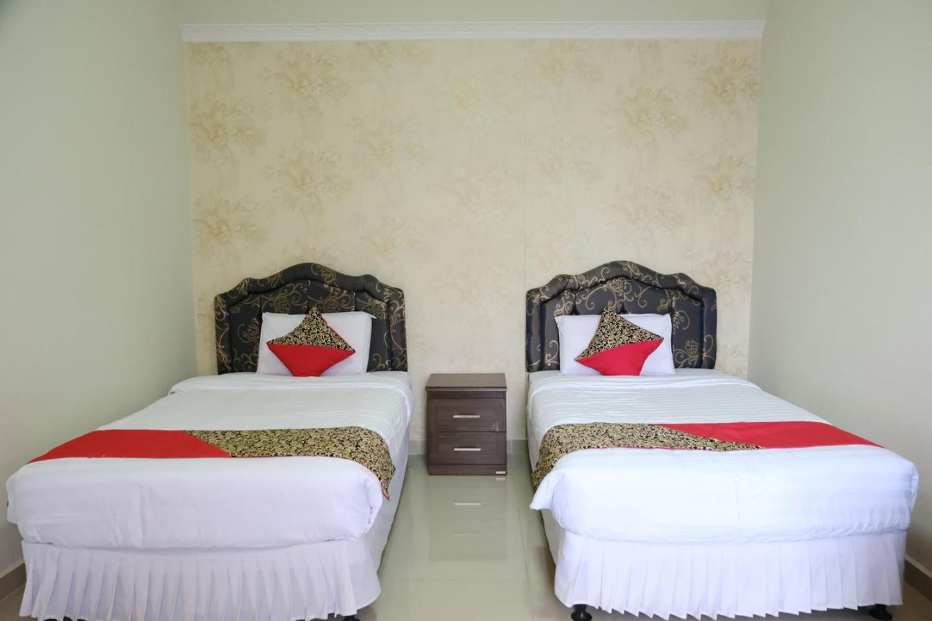 Standard Twin Room - Photo 2