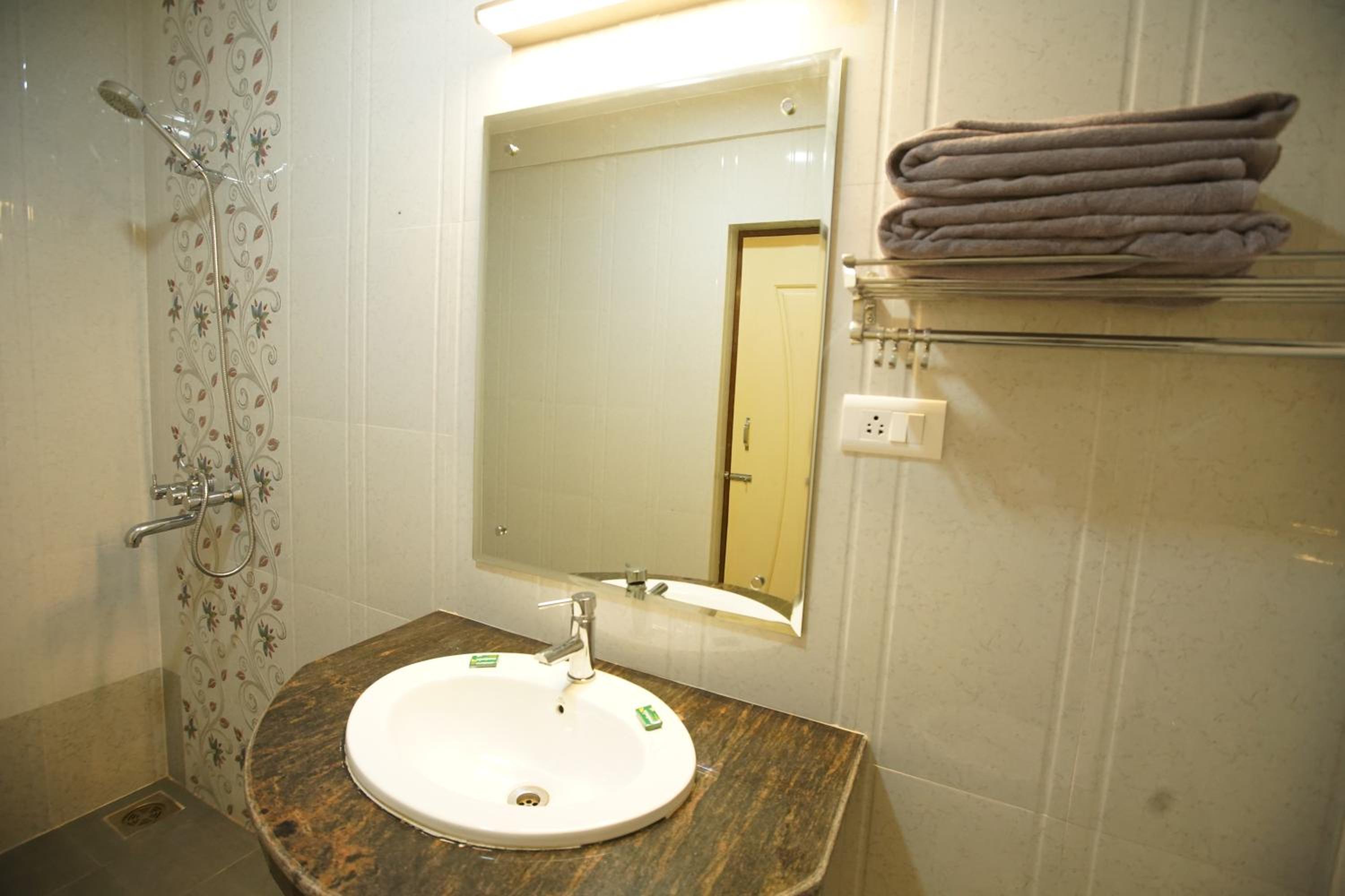Junior Suite with Balcony - Photo 38