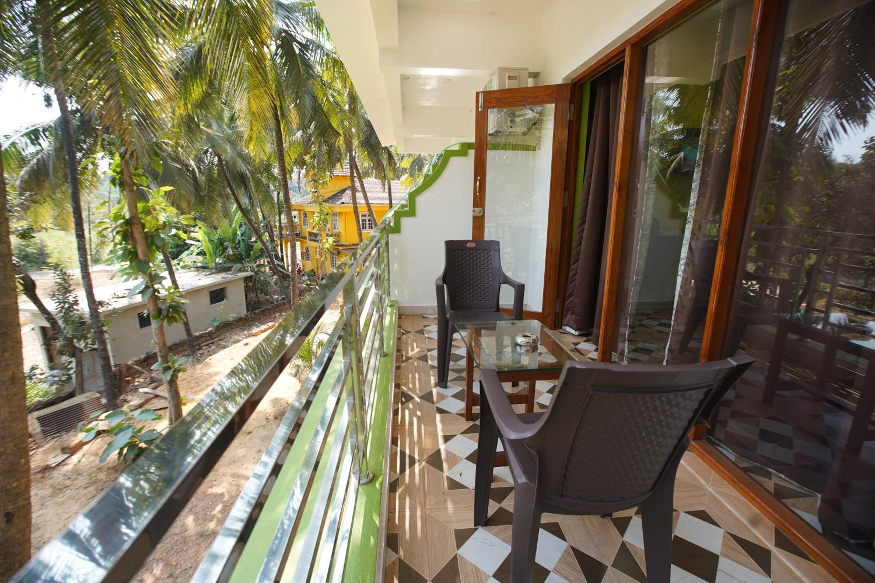 Junior Suite with Balcony - Photo 20