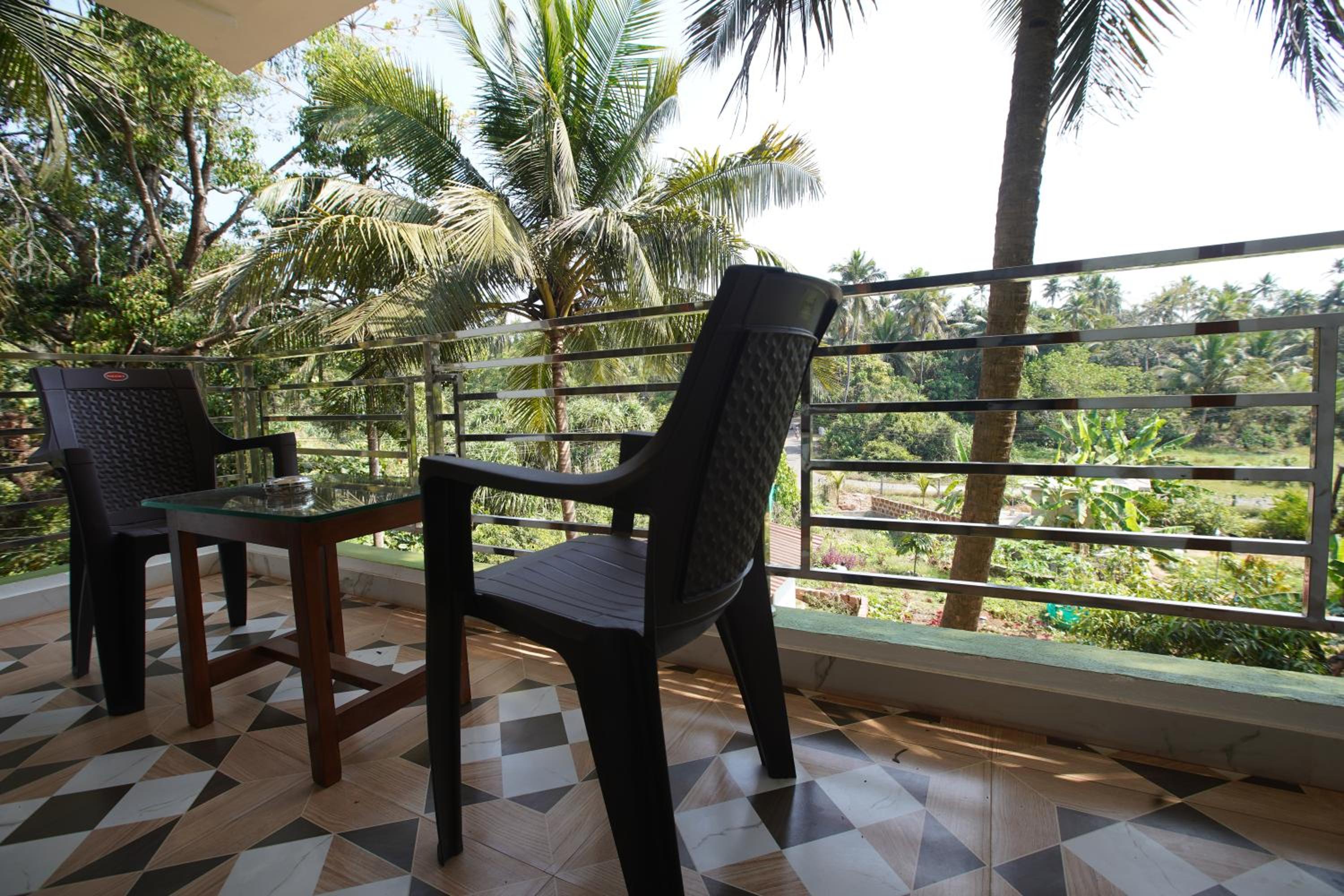 Junior Suite with Balcony - Photo 25