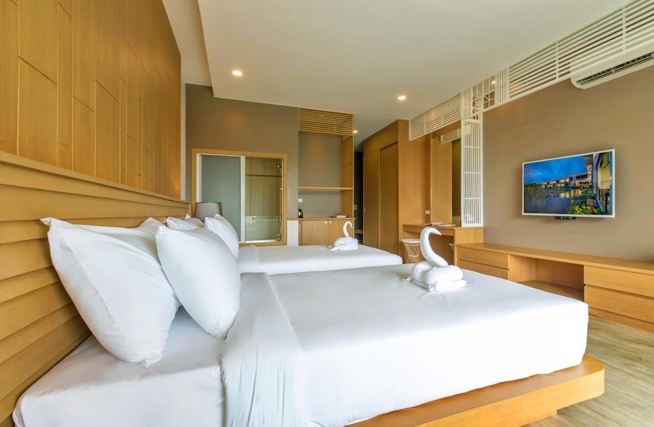 Deluxe Partial Sea View