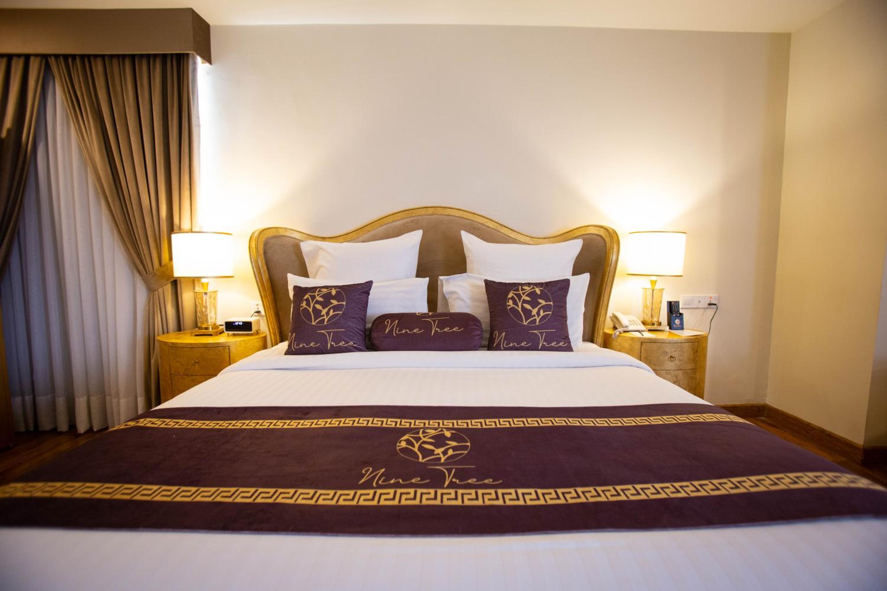 Royal Suite - Photo 8
