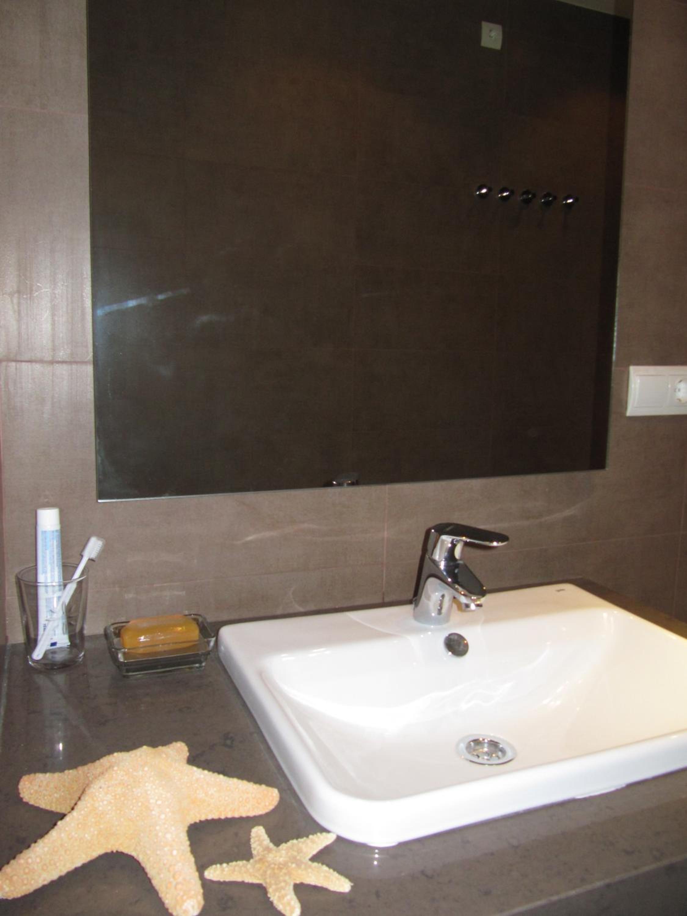 One-Bedroom Apartment (2 - 4 Adults) - Photo 29