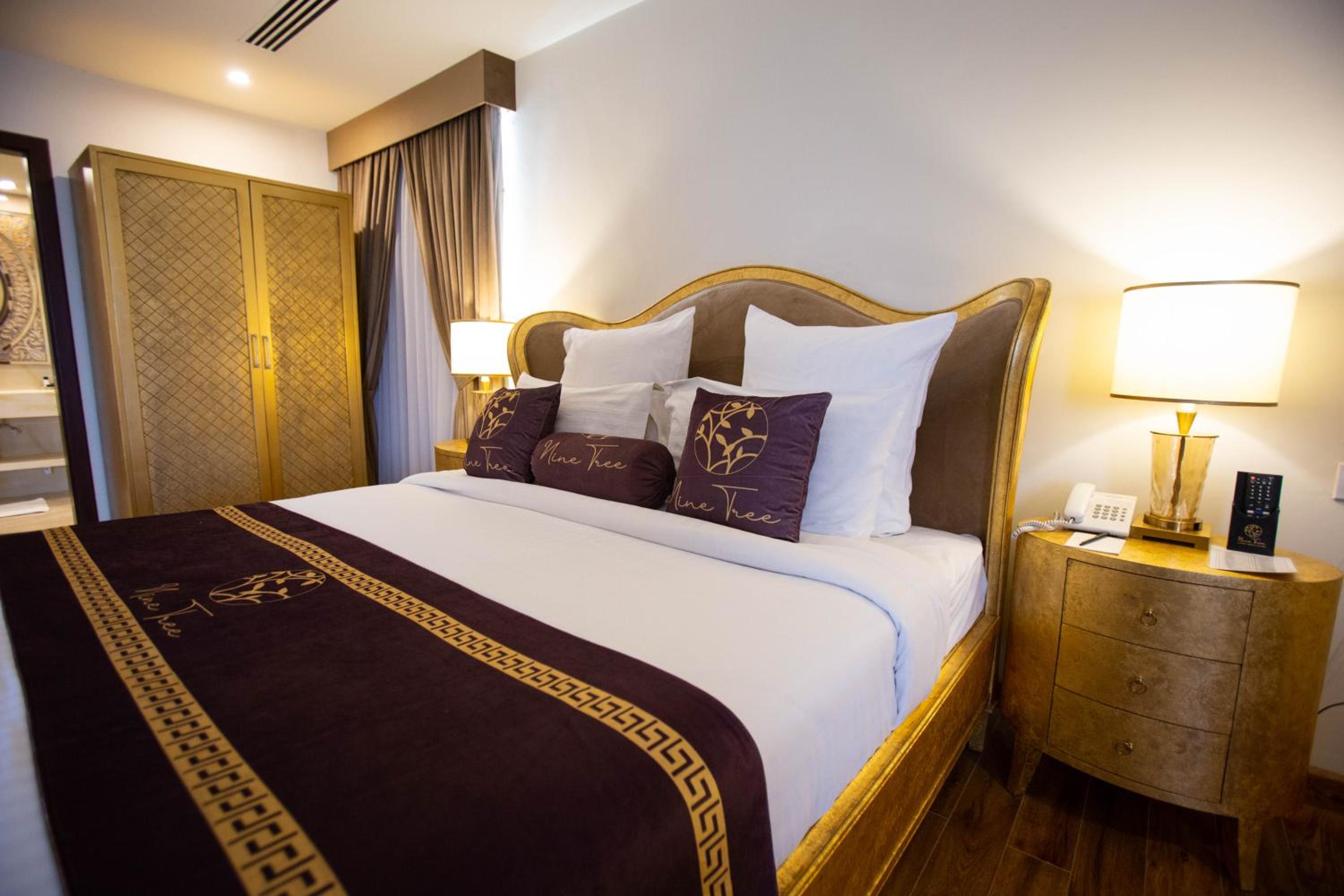Royal Suite - Photo 10