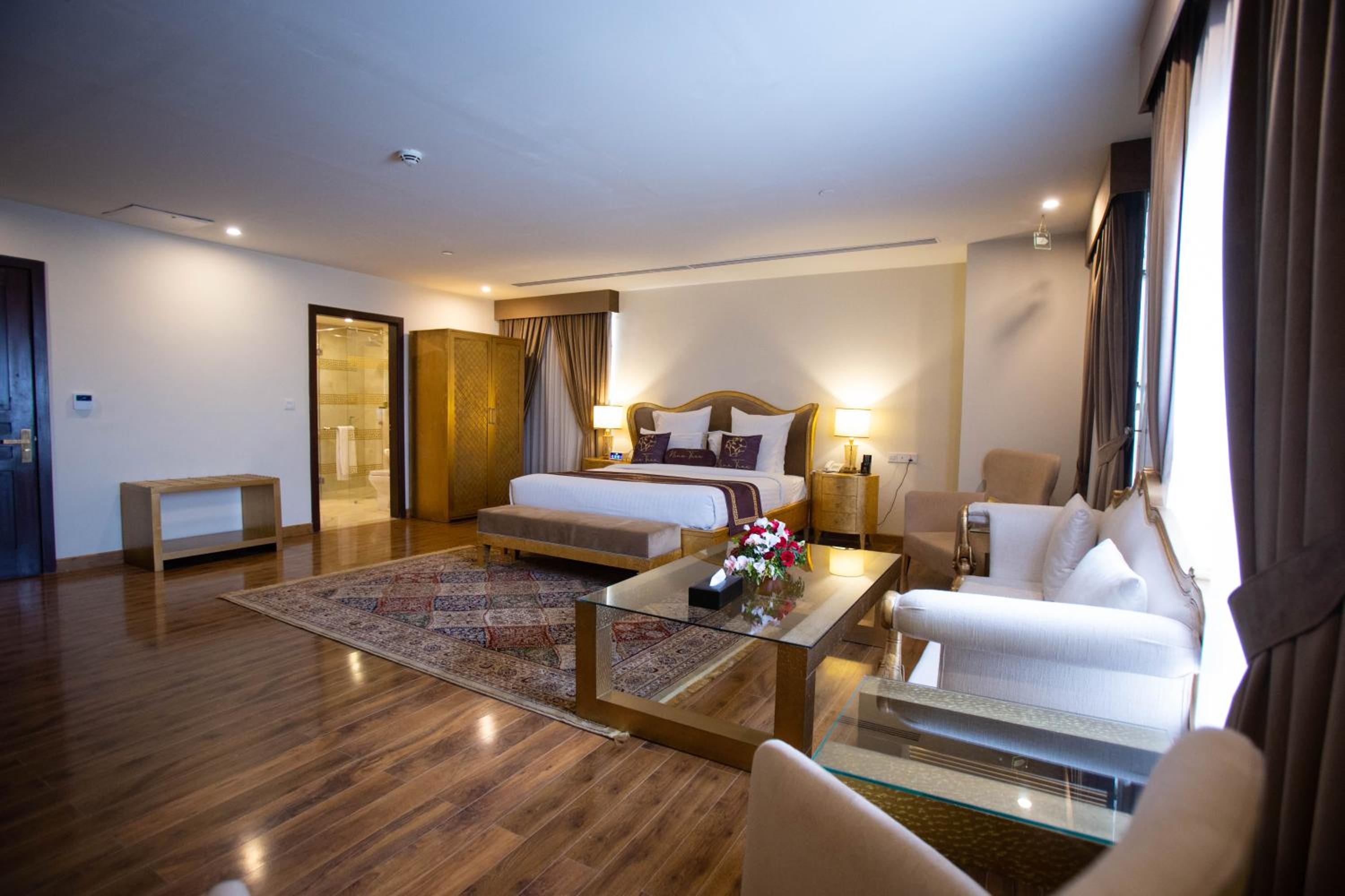 Royal Suite - Photo 6