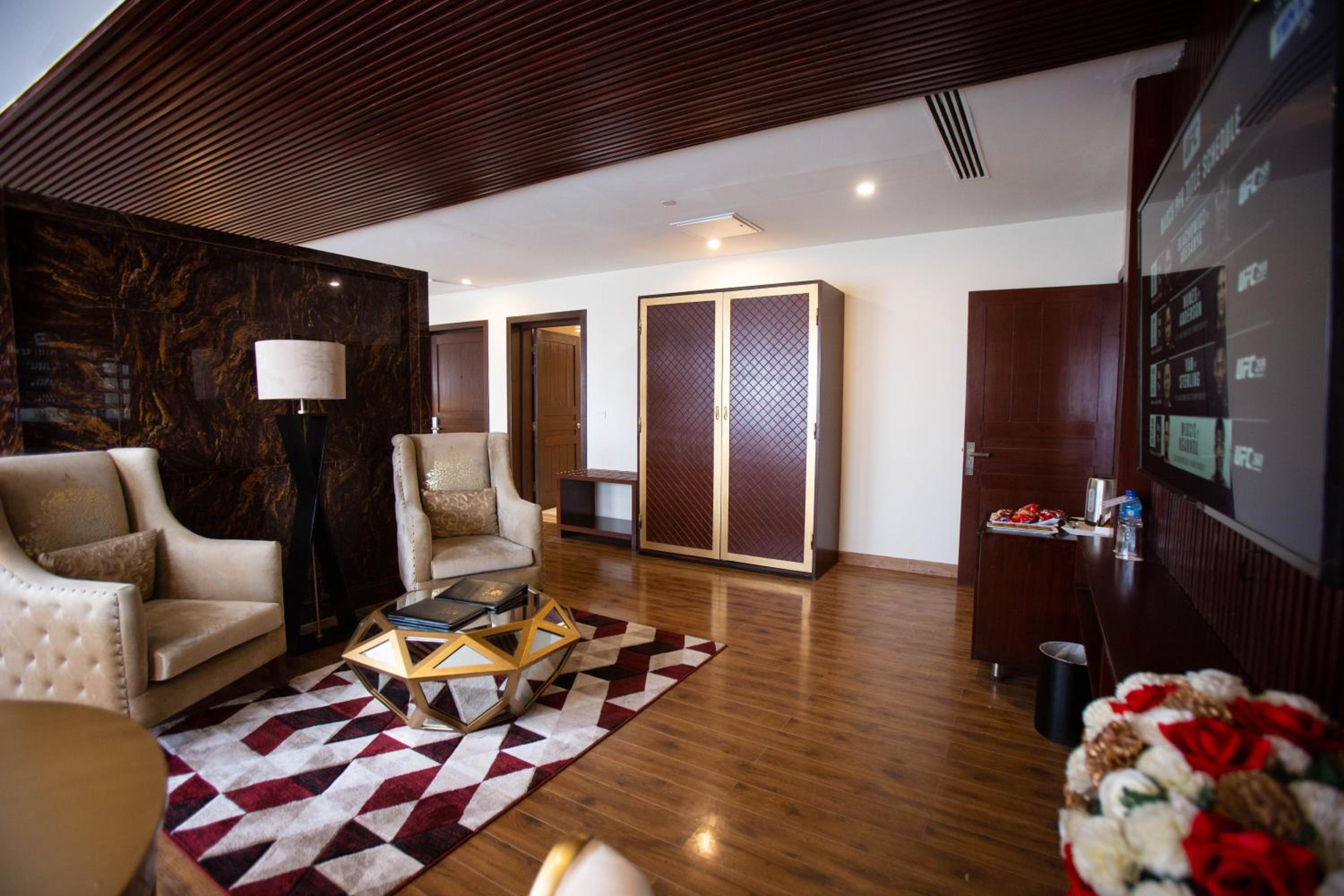 Platinum Suite - Photo 2