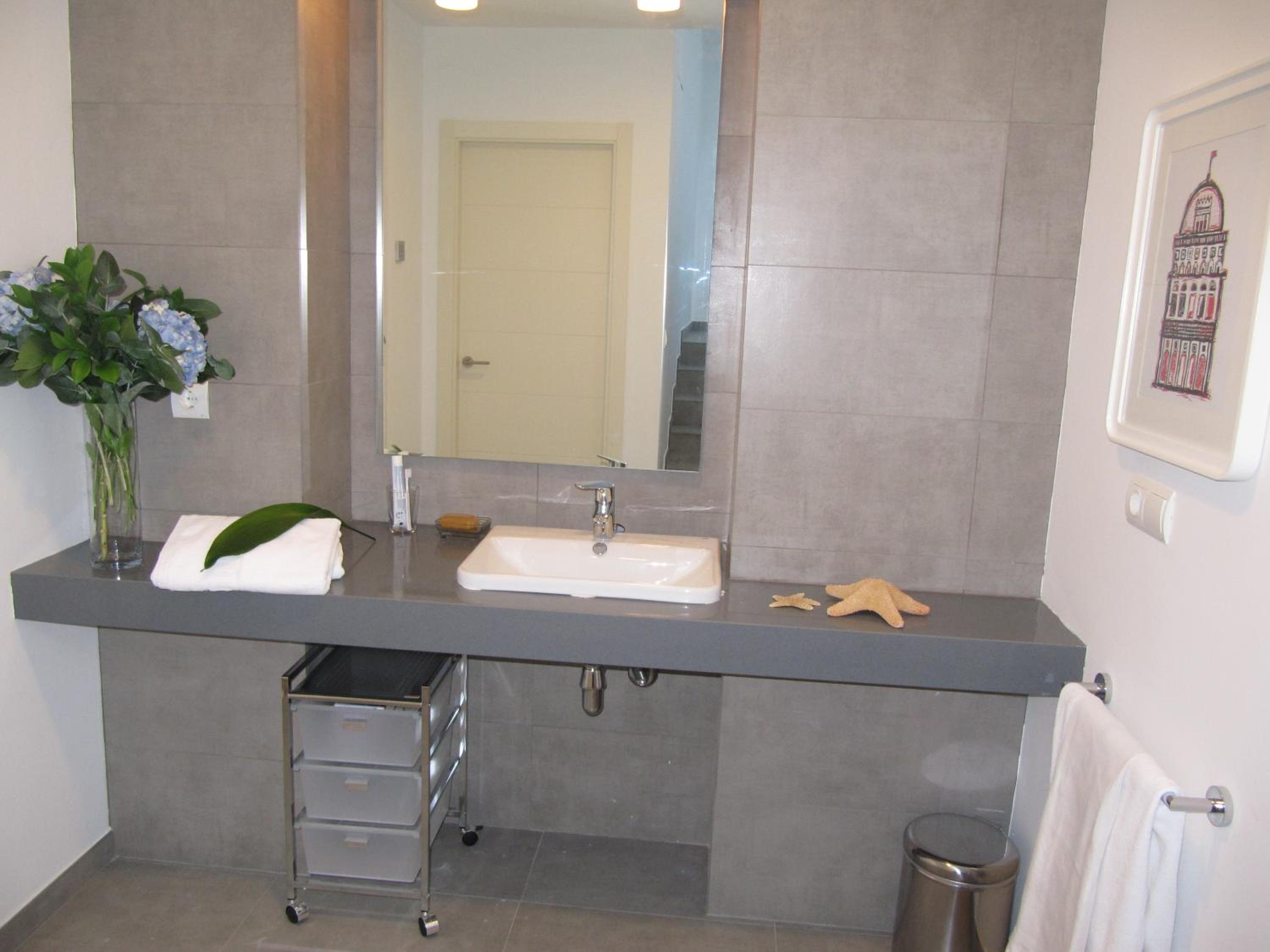 Two-Bedroom Apartment (4-5 Adults) - Photo 17