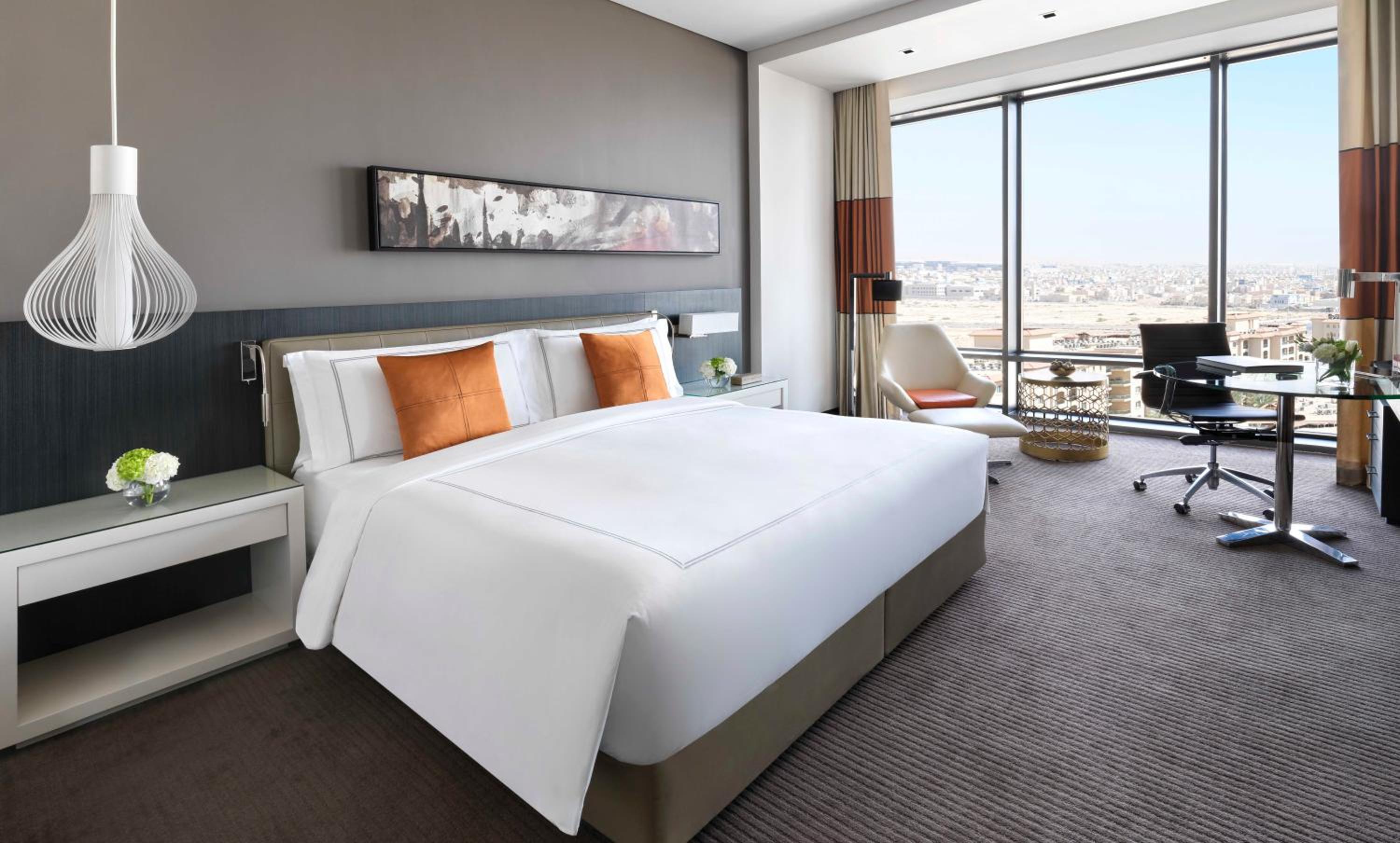 Deluxe King Room - Non-Smoking - Photo 5