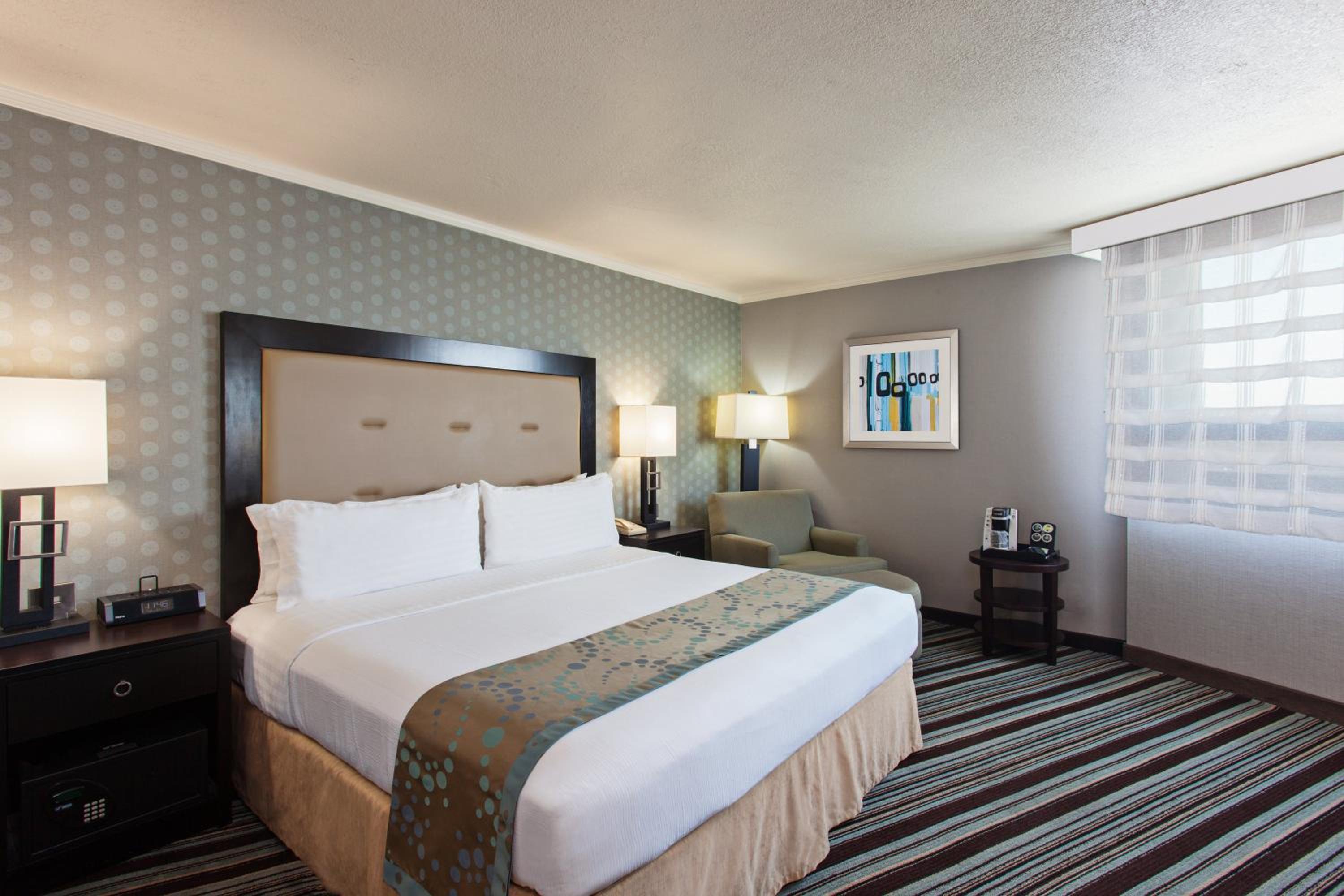 Standard King Room - Photo 3