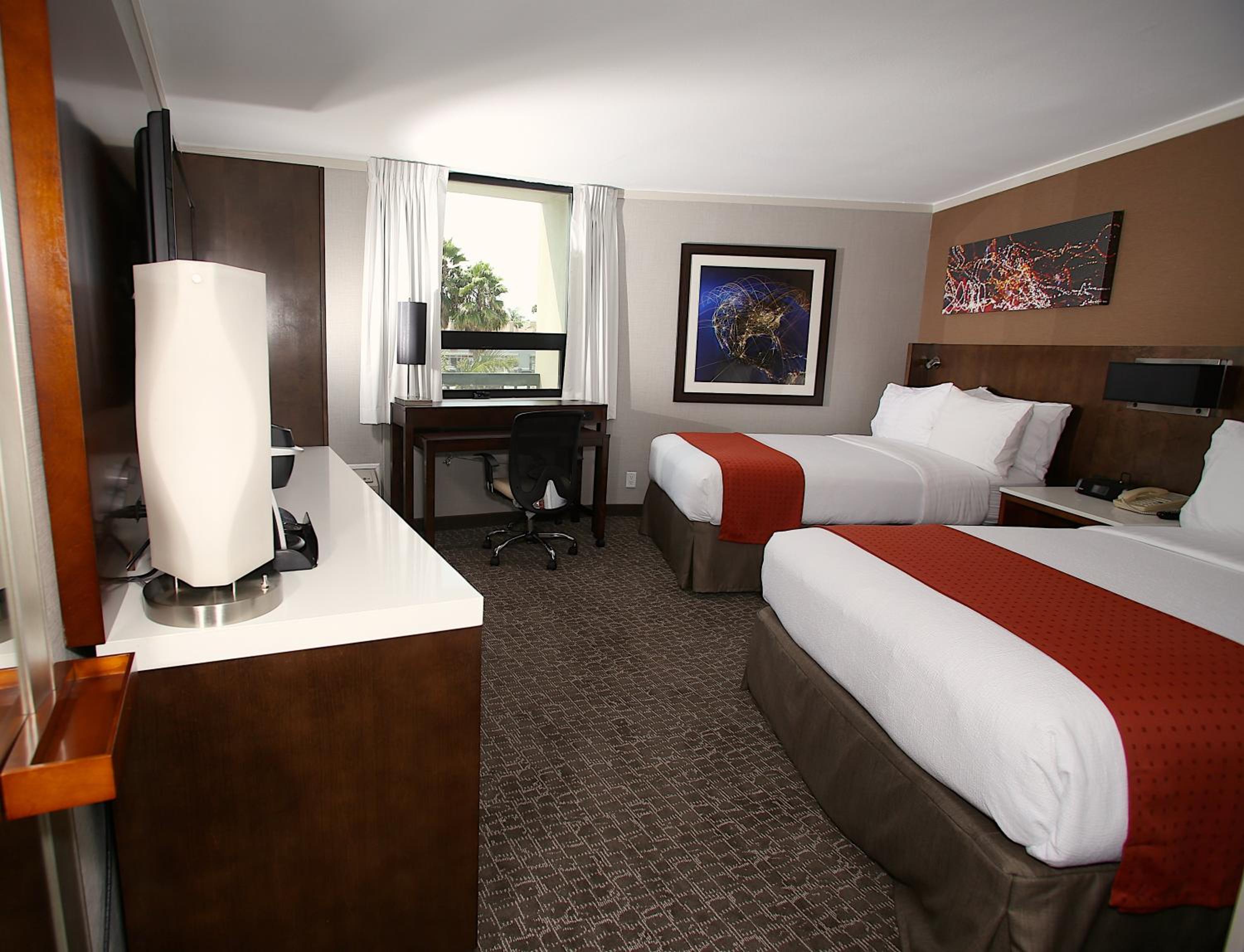 Premium Double Room with Two Double Beds - Photo 6