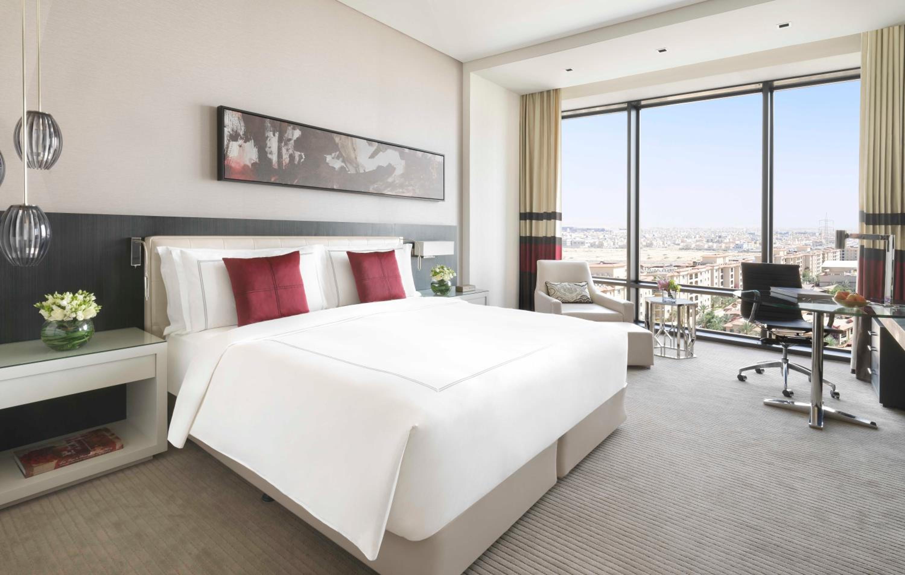 Deluxe King Room - Non-Smoking - Photo 1