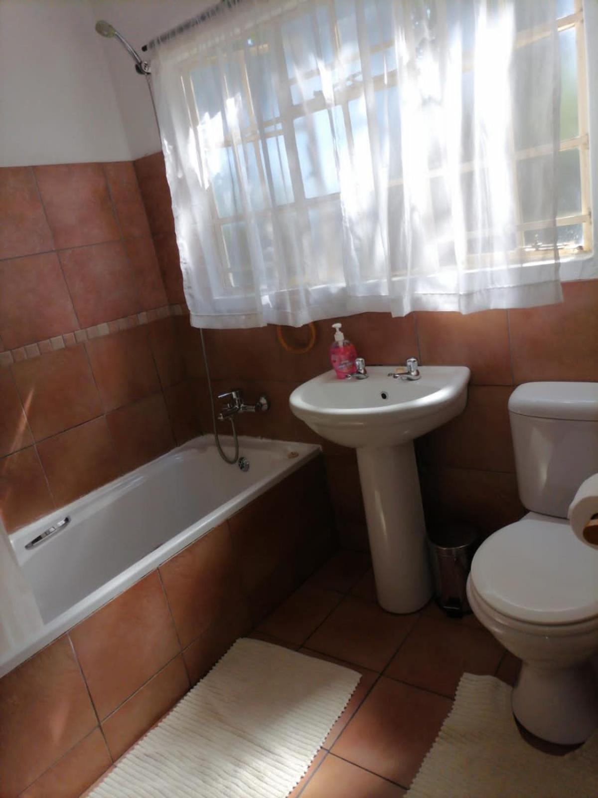 Large Double Room - Photo 4