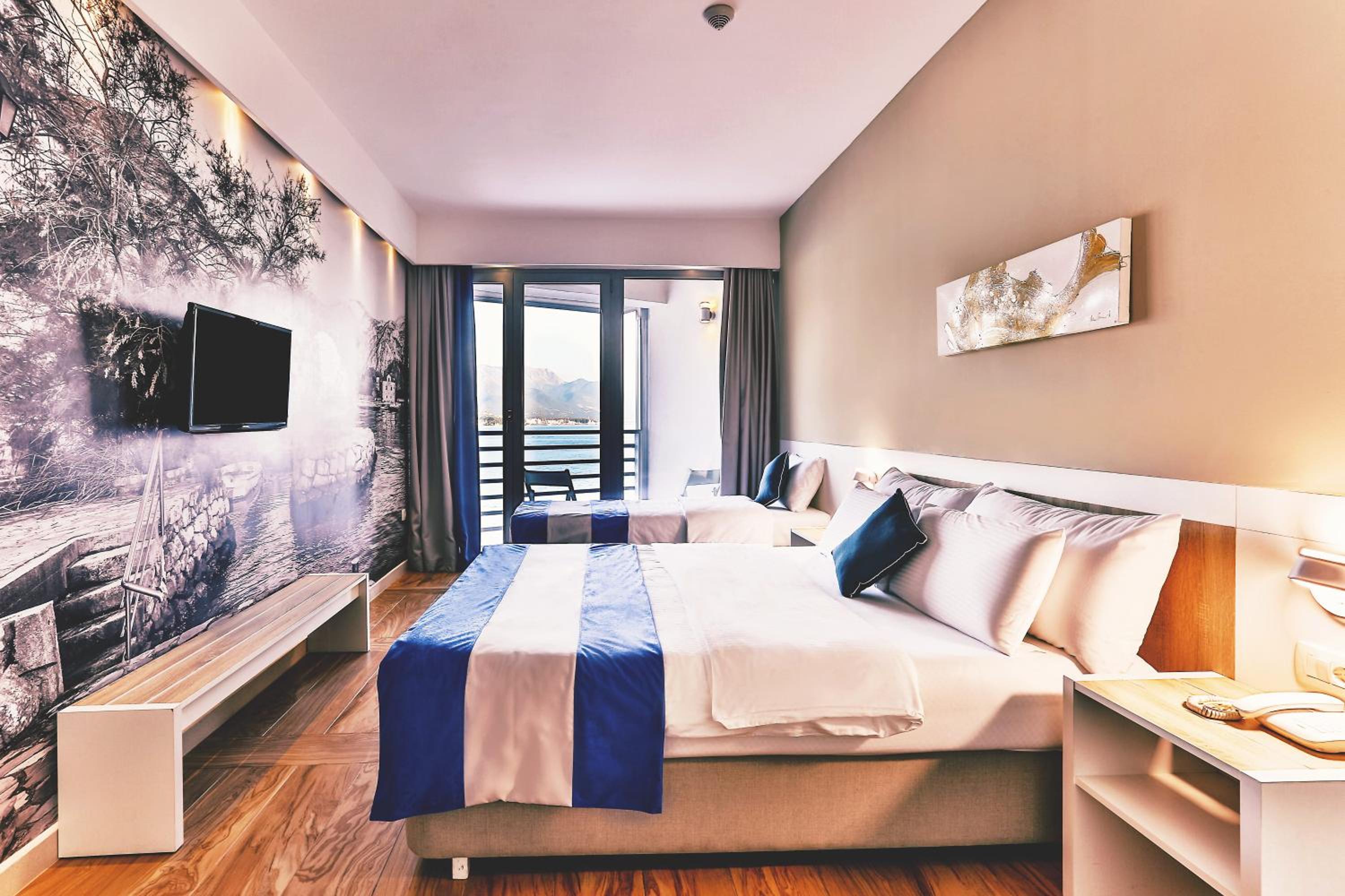 Double Room with Balcony and Sea View