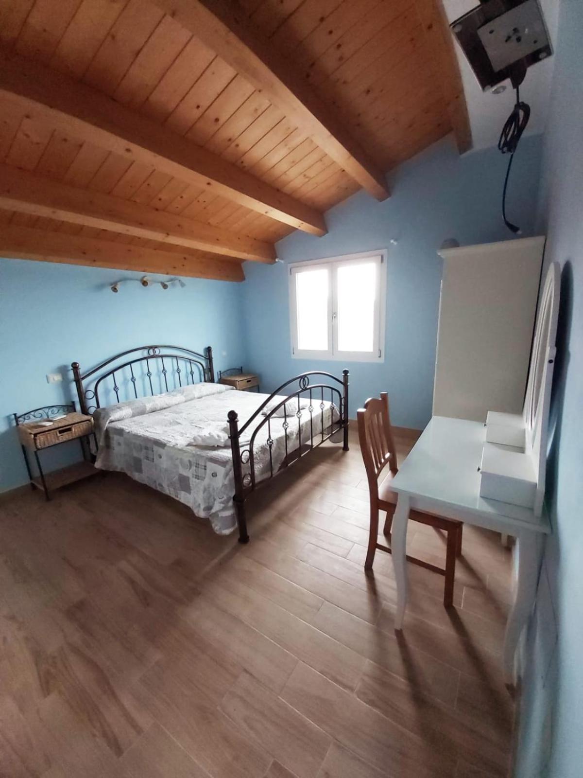 Double Room with Private Bathroom - Photo 3