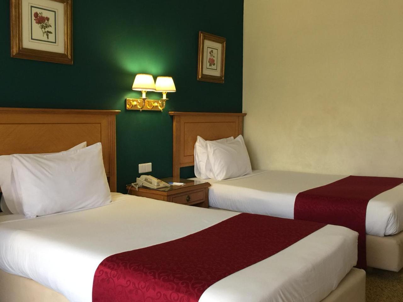 Standard Double or Twin Room - Photo 5